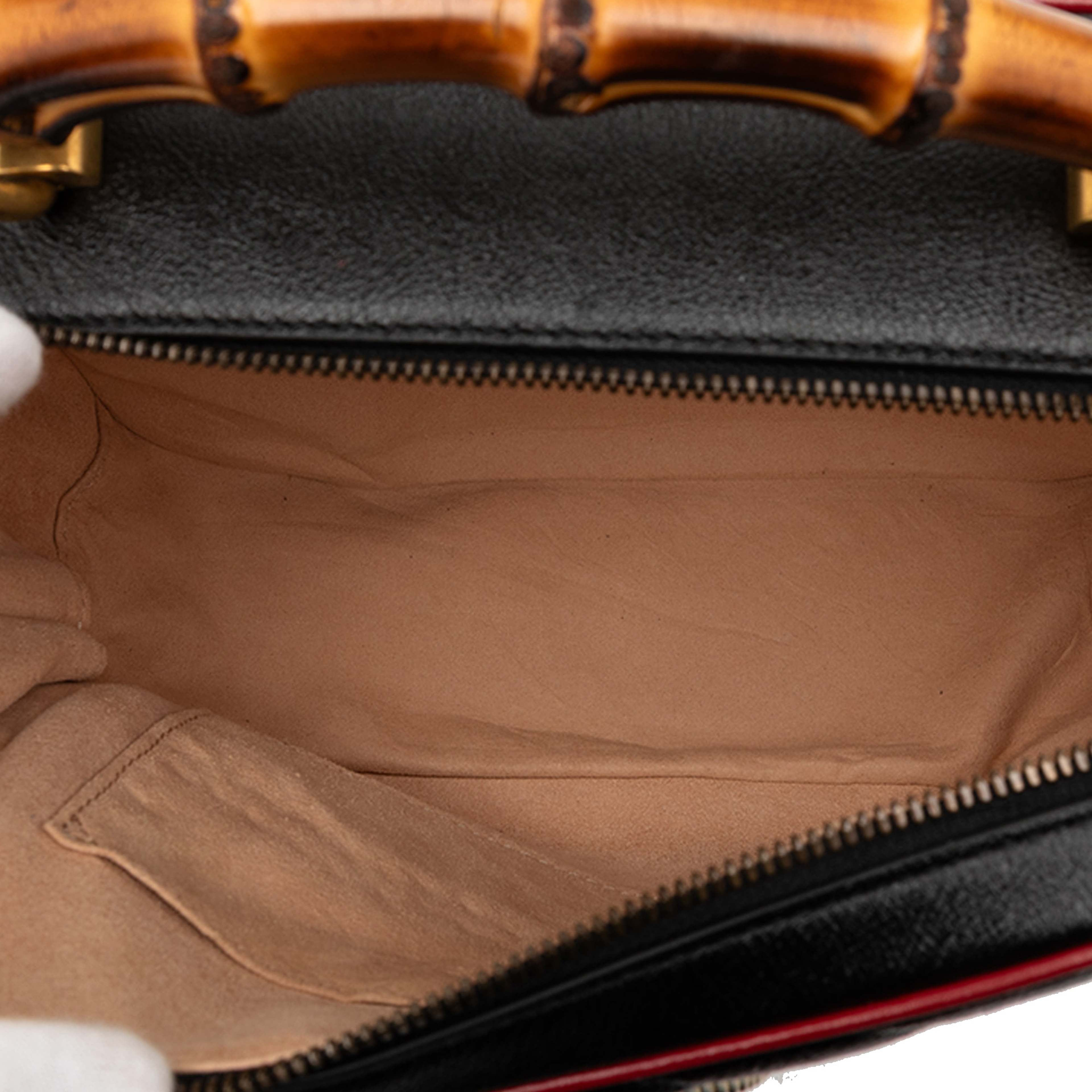 Gucci Small Gg Marmont Matelasse Diagonal Leather Torchon Bamboo Satchel, från Luxclusif, i färgen black. Klicka för att öppna bilden i stort format