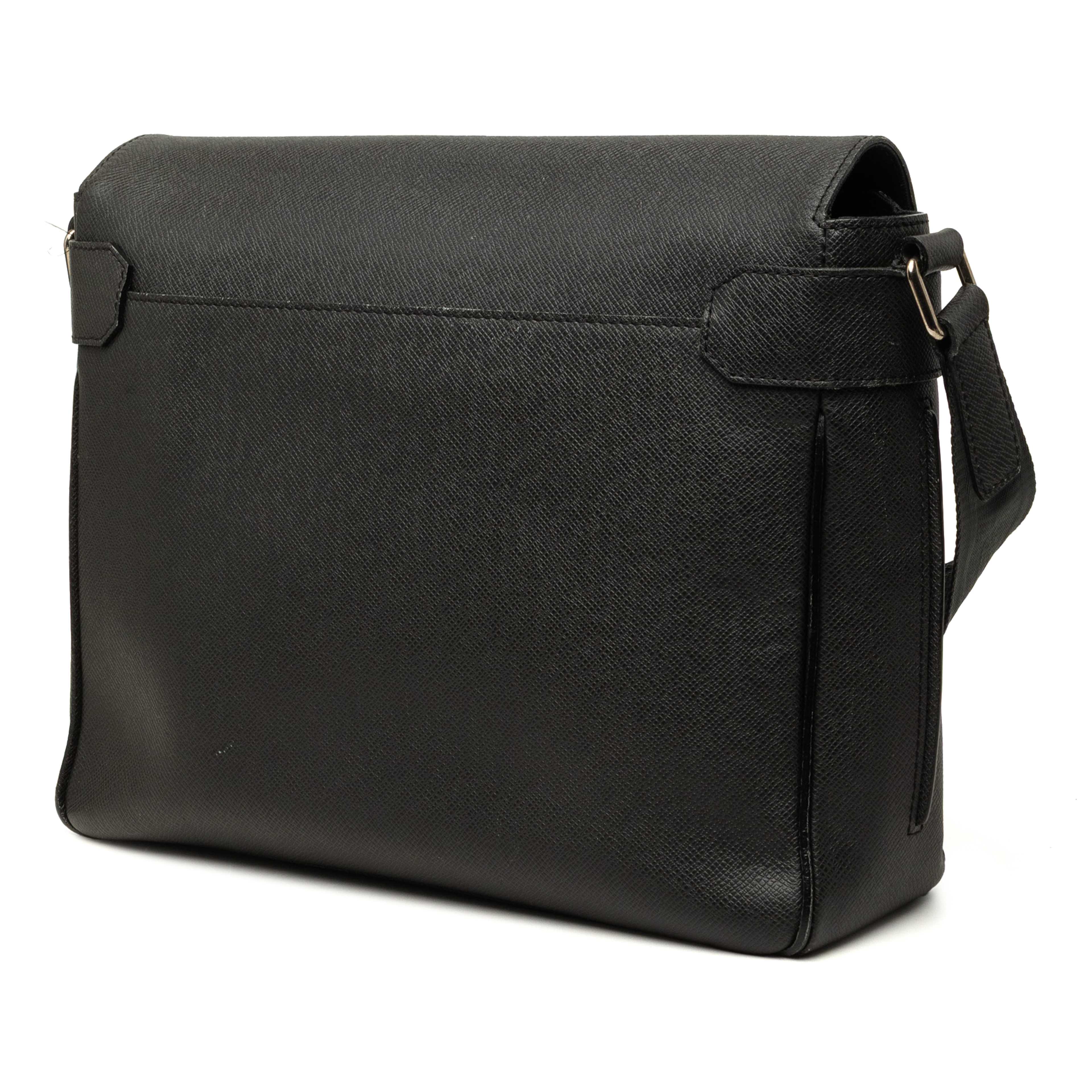 Louis Vuitton Taiga Roman Mm, från Luxclusif, i färgen svart. Klicka för att öppna bilden i stort format