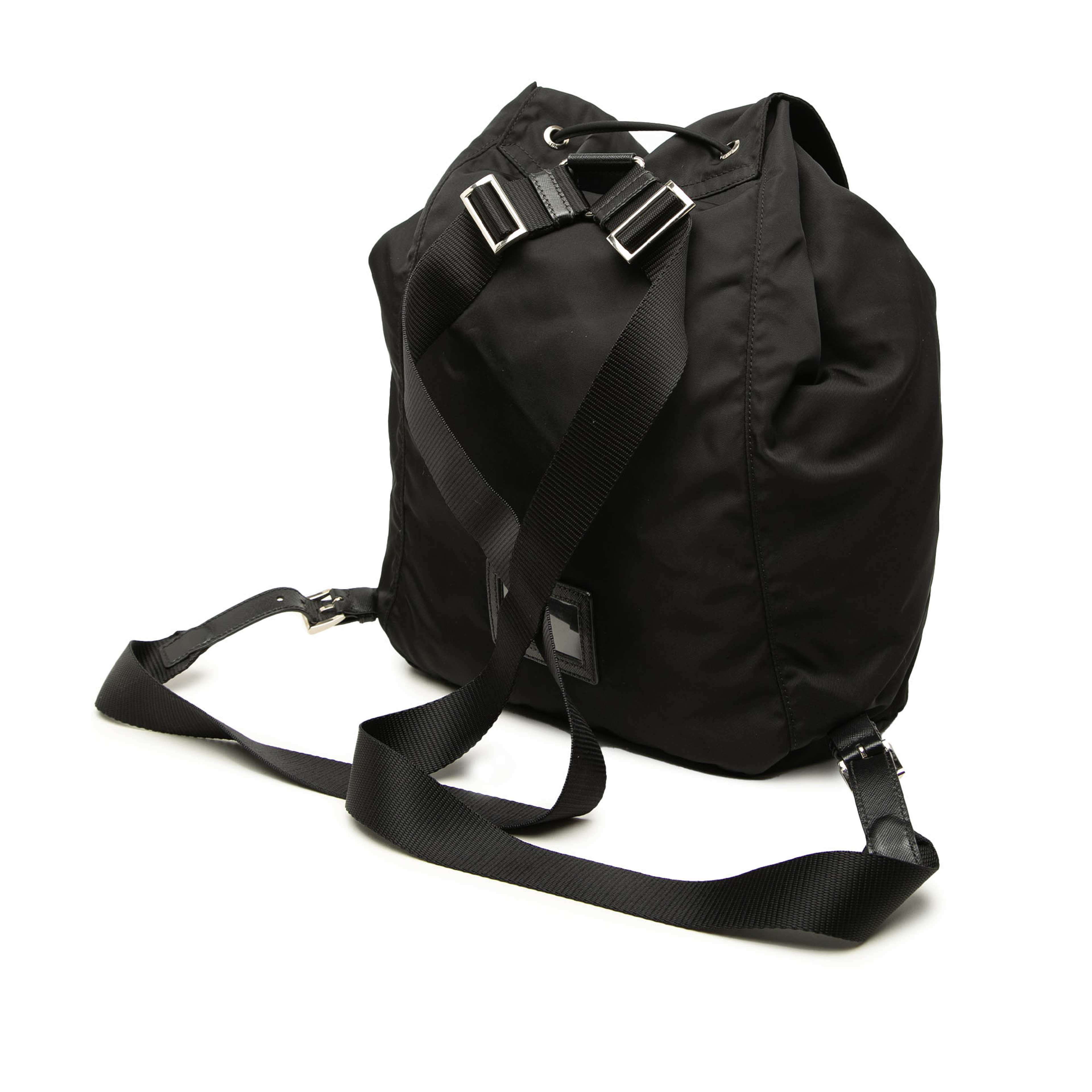 Prada Tessuto Backpack, från Luxclusif, i färgen svart. Klicka för att öppna bilden i stort format