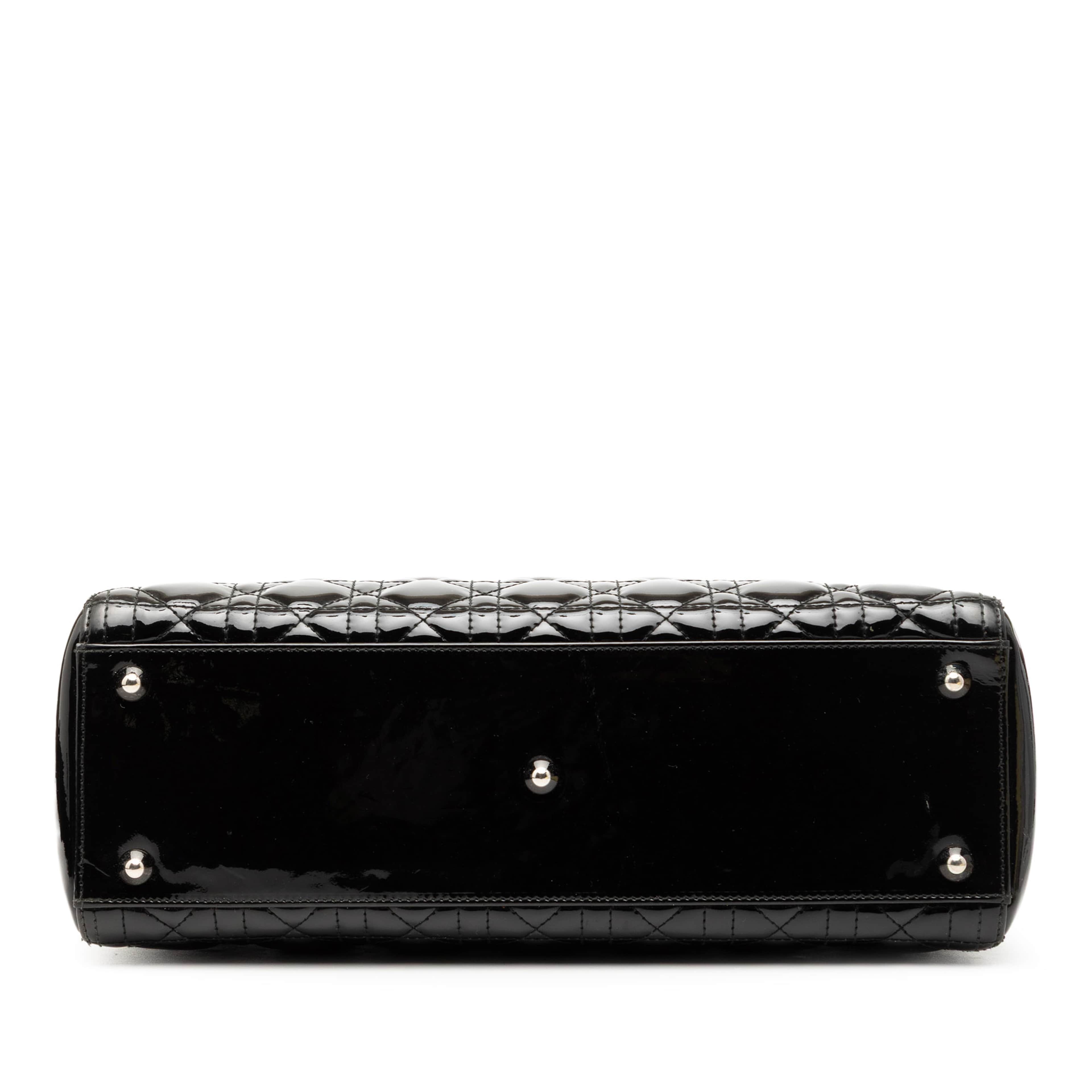 Dior Large Patent Cannage Lady Dior, från Luxclusif, i färgen svart. Klicka för att öppna bilden i stort format