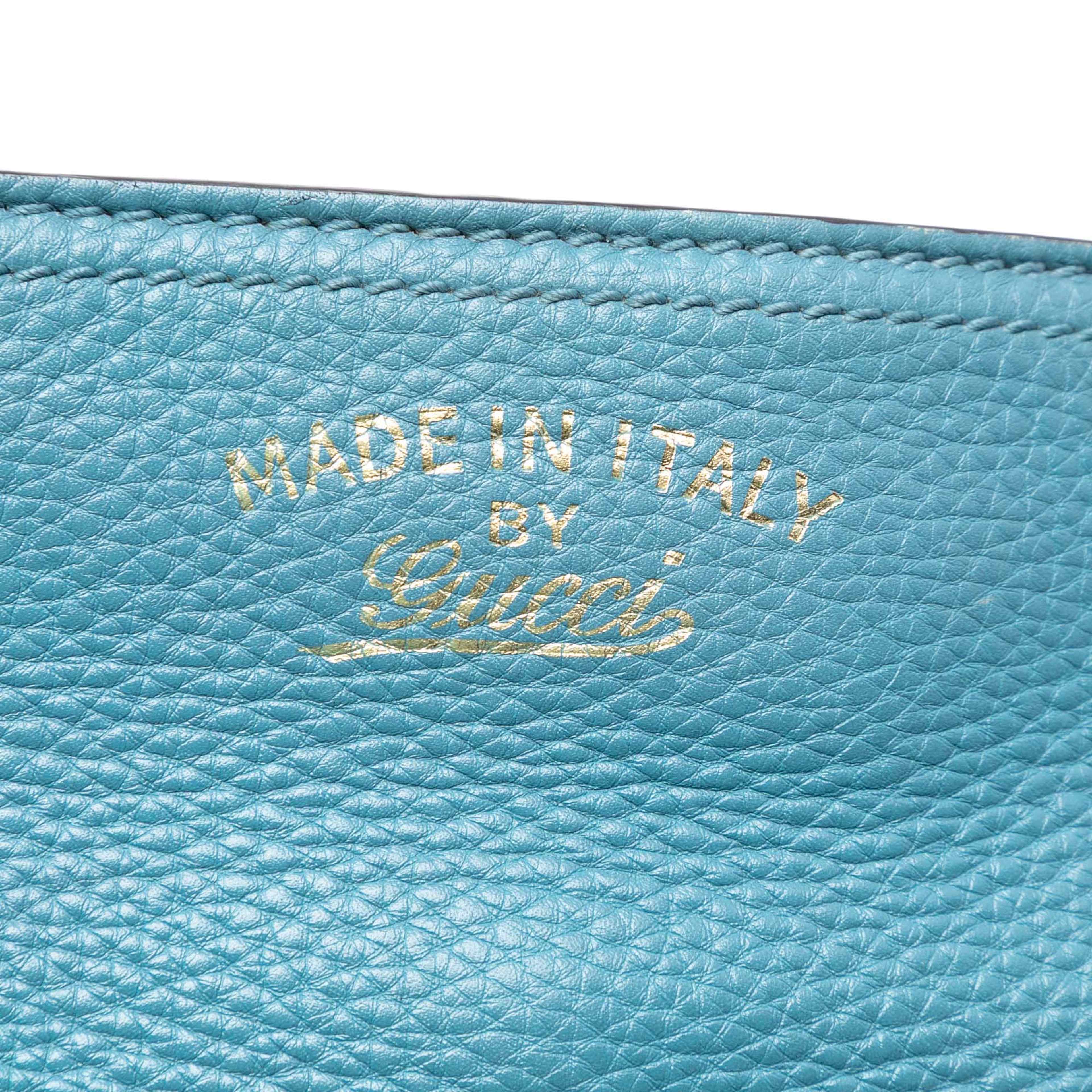 Gucci Medium Calfskin Bamboo Shopper Satchel, från Luxclusif, i färgen light blue. Klicka för att öppna bilden i stort format