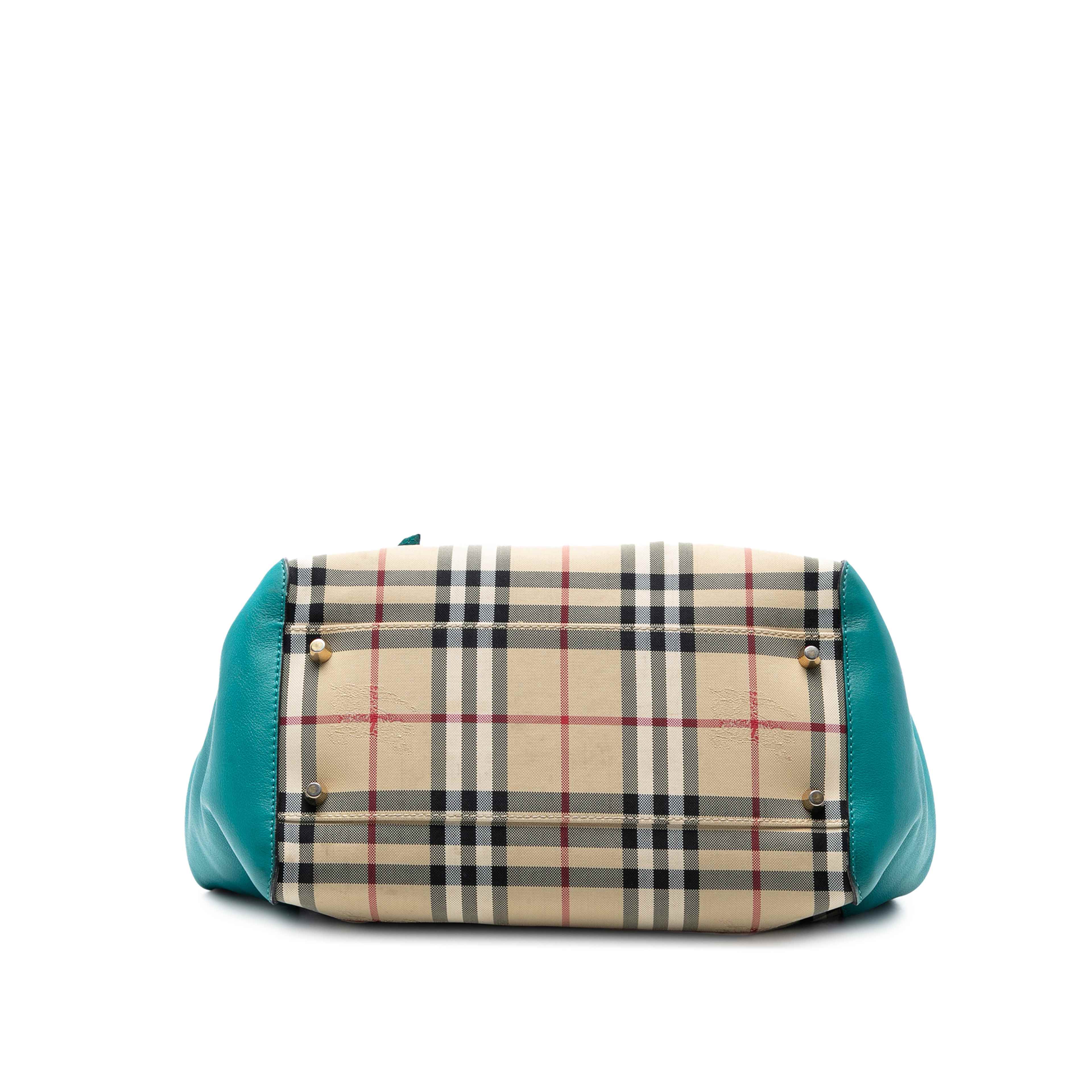 Burberry Small Haymarket Check Canvas And Leather Canterbury Tote, från Luxclusif, i färgen beige. Klicka för att öppna bilden i stort format