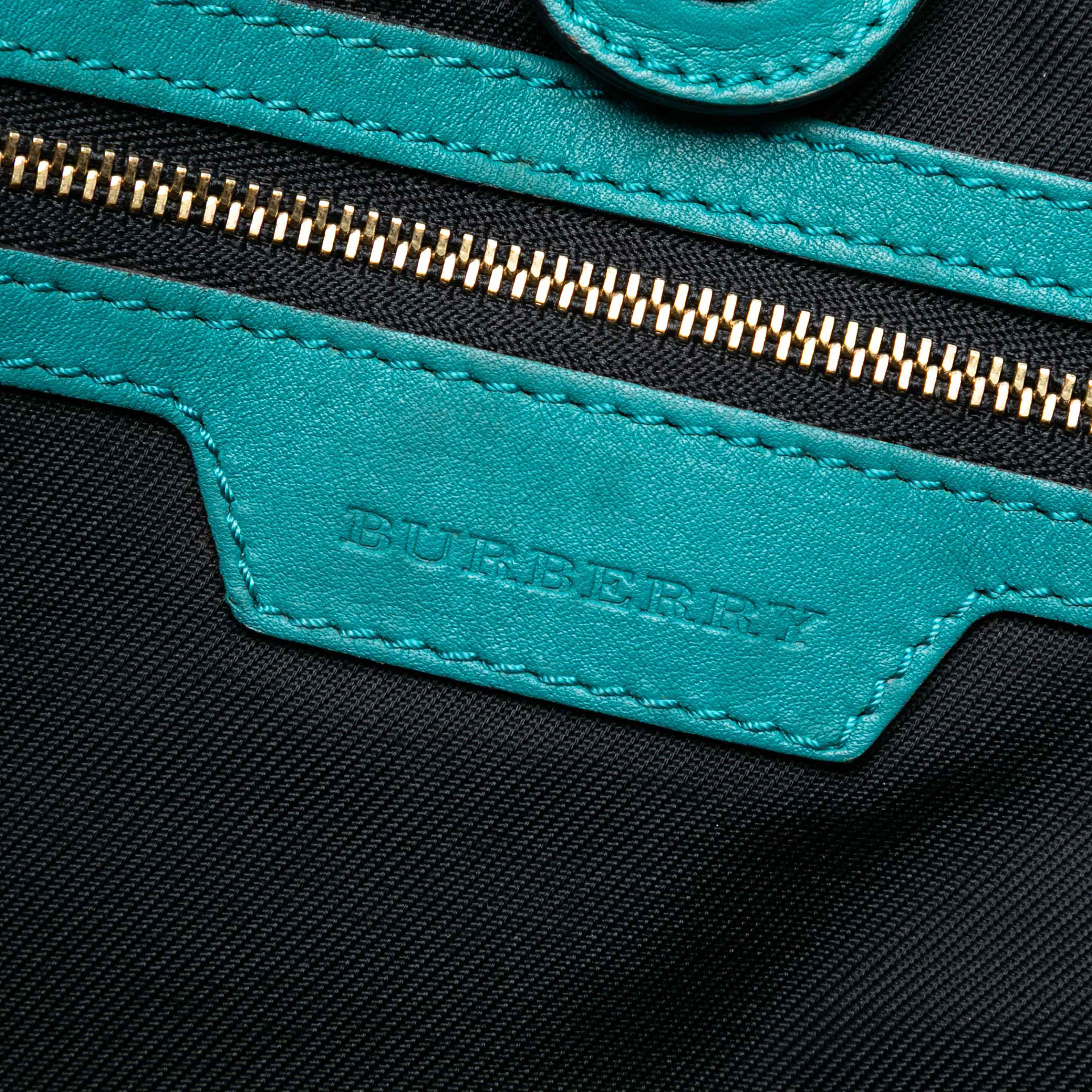 Burberry Small Haymarket Check Canvas And Leather Canterbury Tote, från Luxclusif, i färgen beige. Klicka för att öppna bilden i stort format