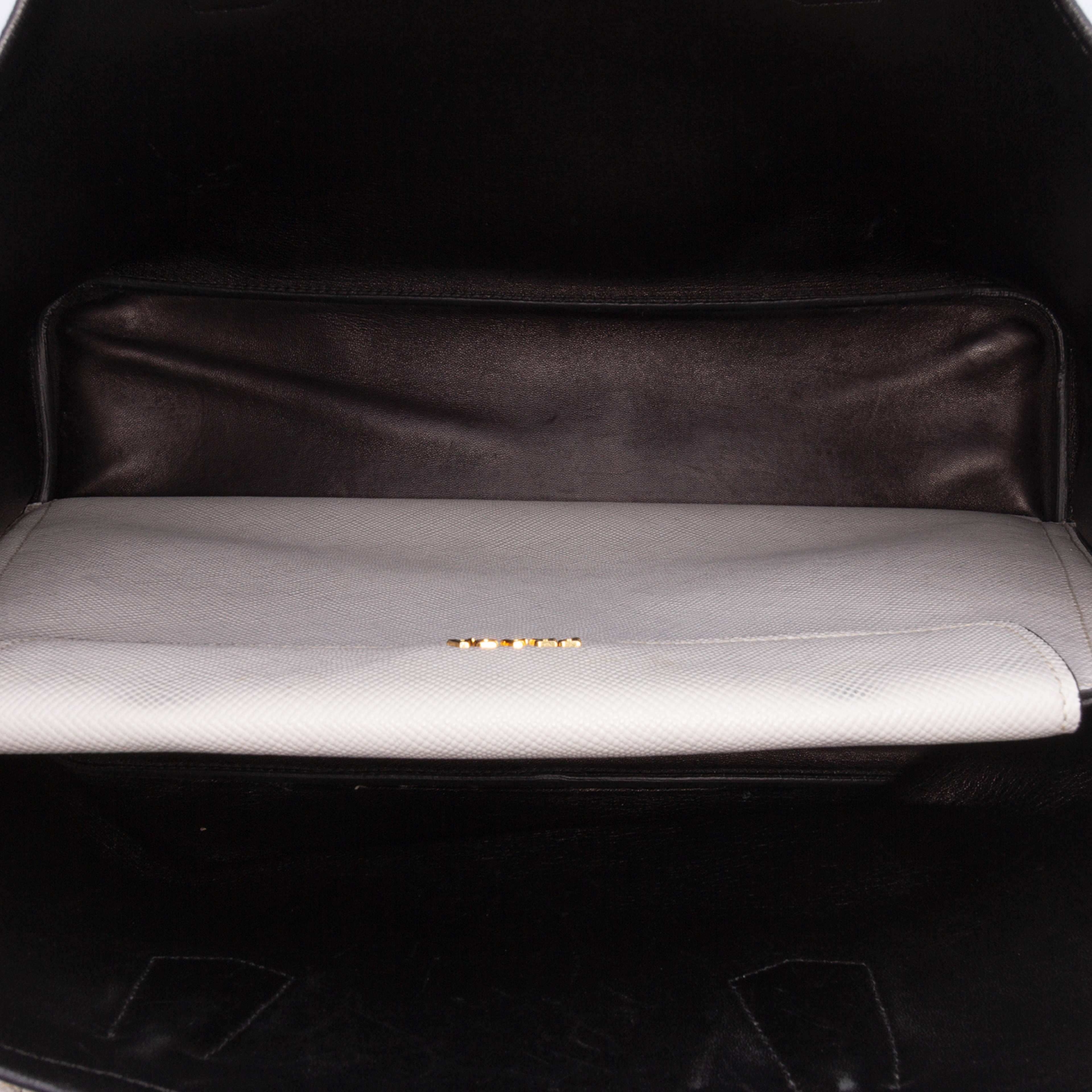 Prada Large Saffiano Cuir Double Satchel, från Luxclusif, i färgen white.