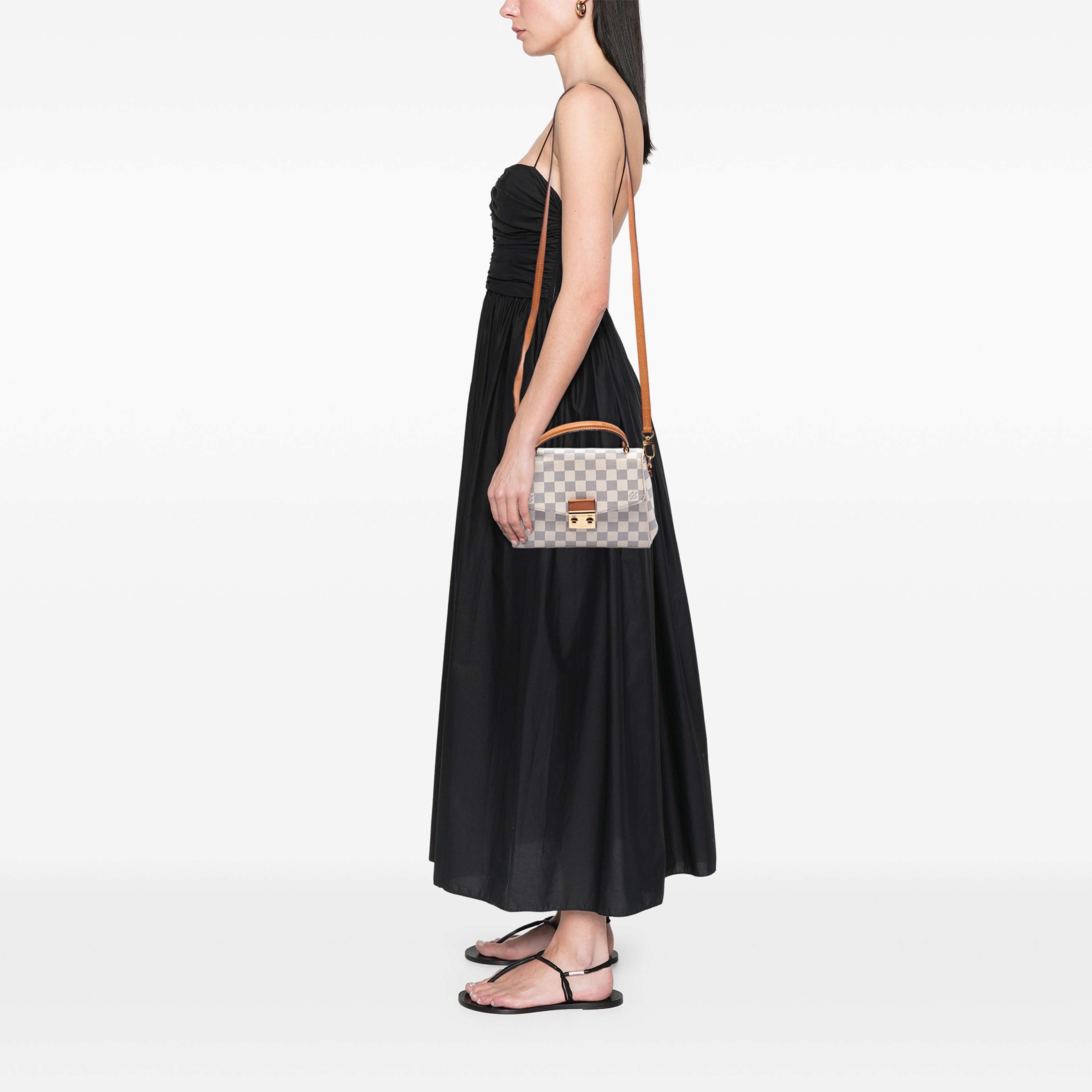 Louis Vuitton Damier Azur Croisette, från Luxclusif, i färgen vit. Klicka för att öppna bilden i stort format