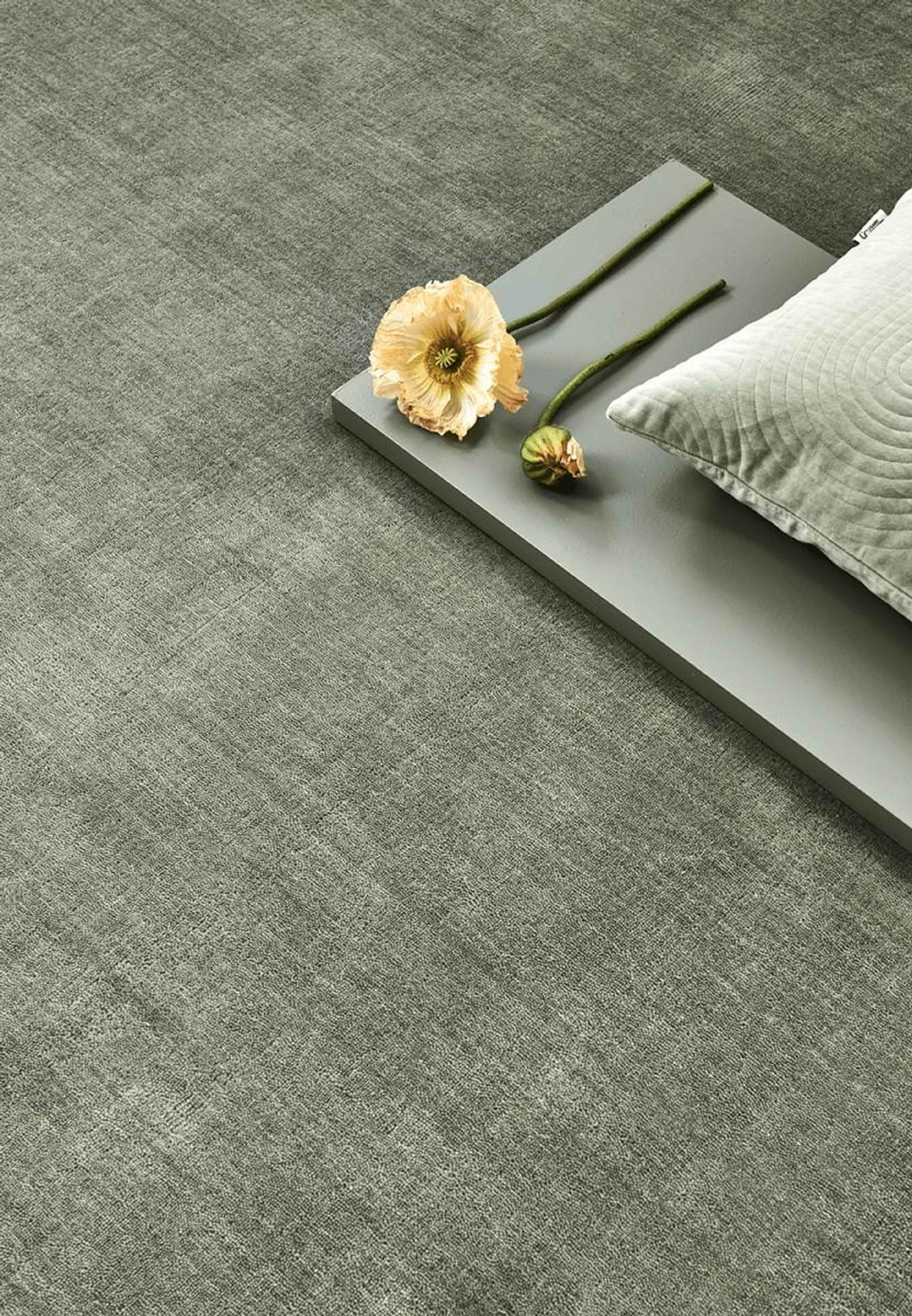 Ullmatta Solid 200x300cm, från Classic Collection, i färgen grön. Klicka för att öppna bilden i stort format