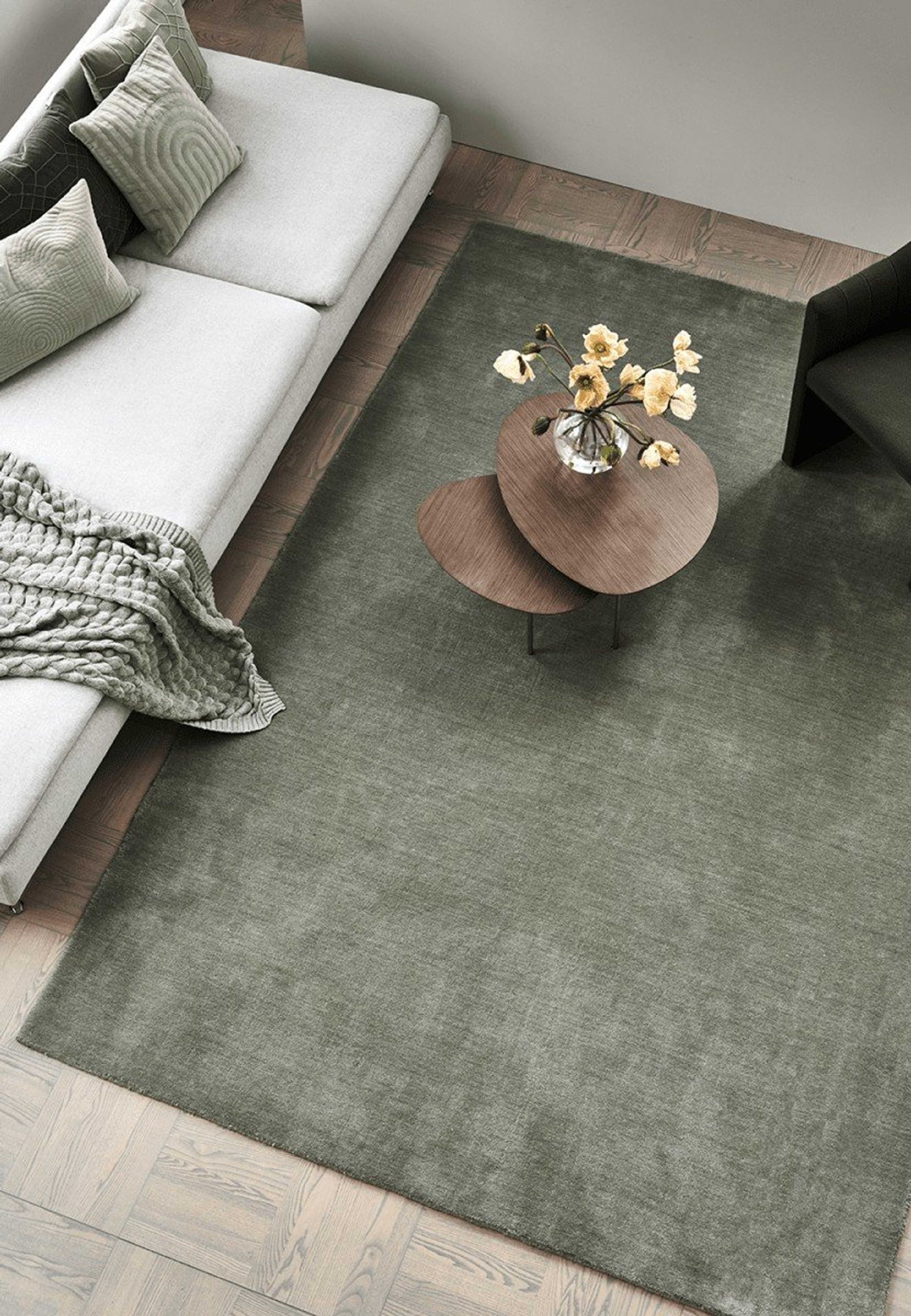 Ullmatta Solid 200x300cm, från Classic Collection, i färgen grön. Klicka för att öppna bilden i stort format