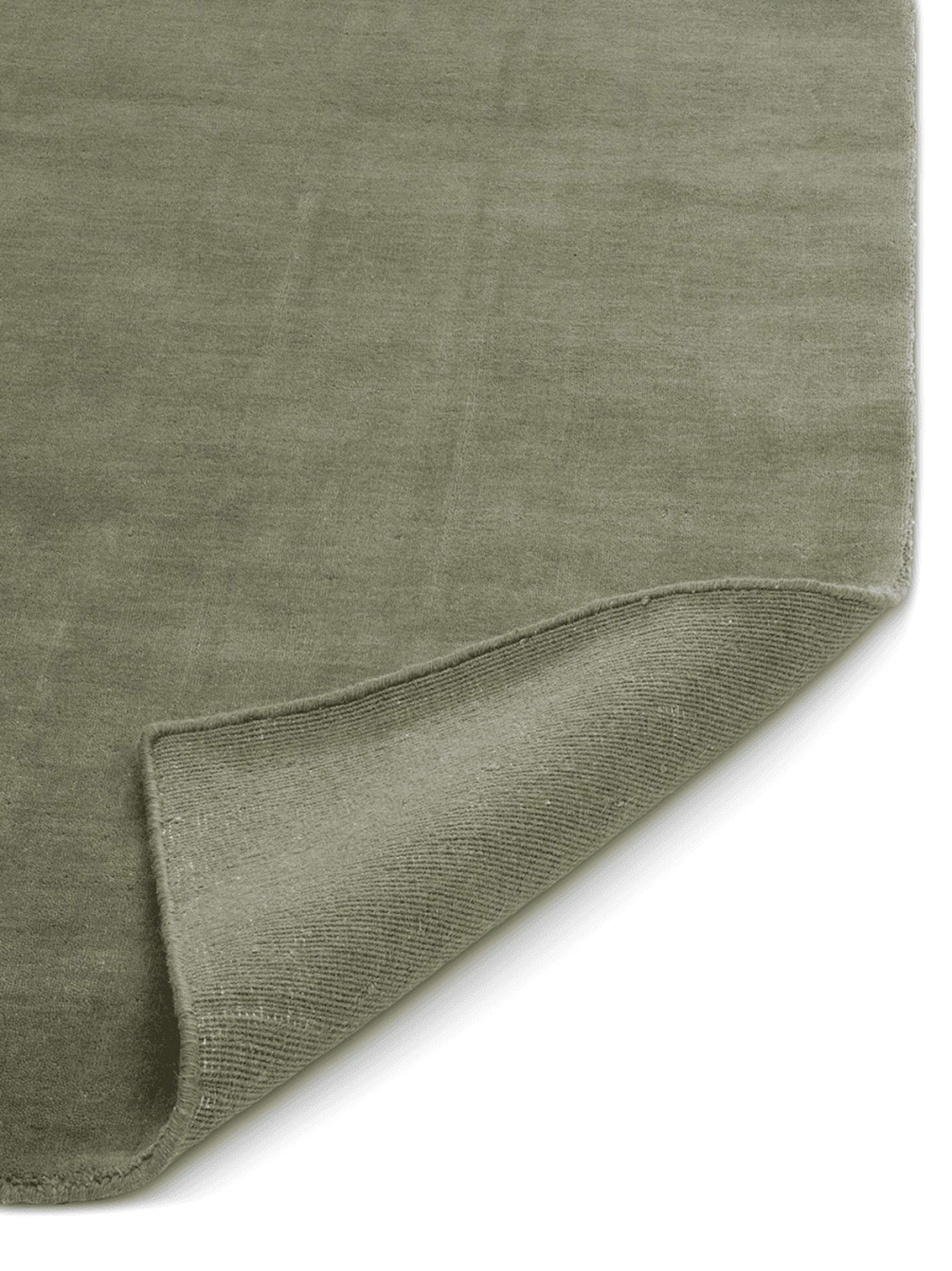 Ullmatta Solid 200x300cm, från Classic Collection, i färgen grön. Klicka för att öppna bilden i stort format