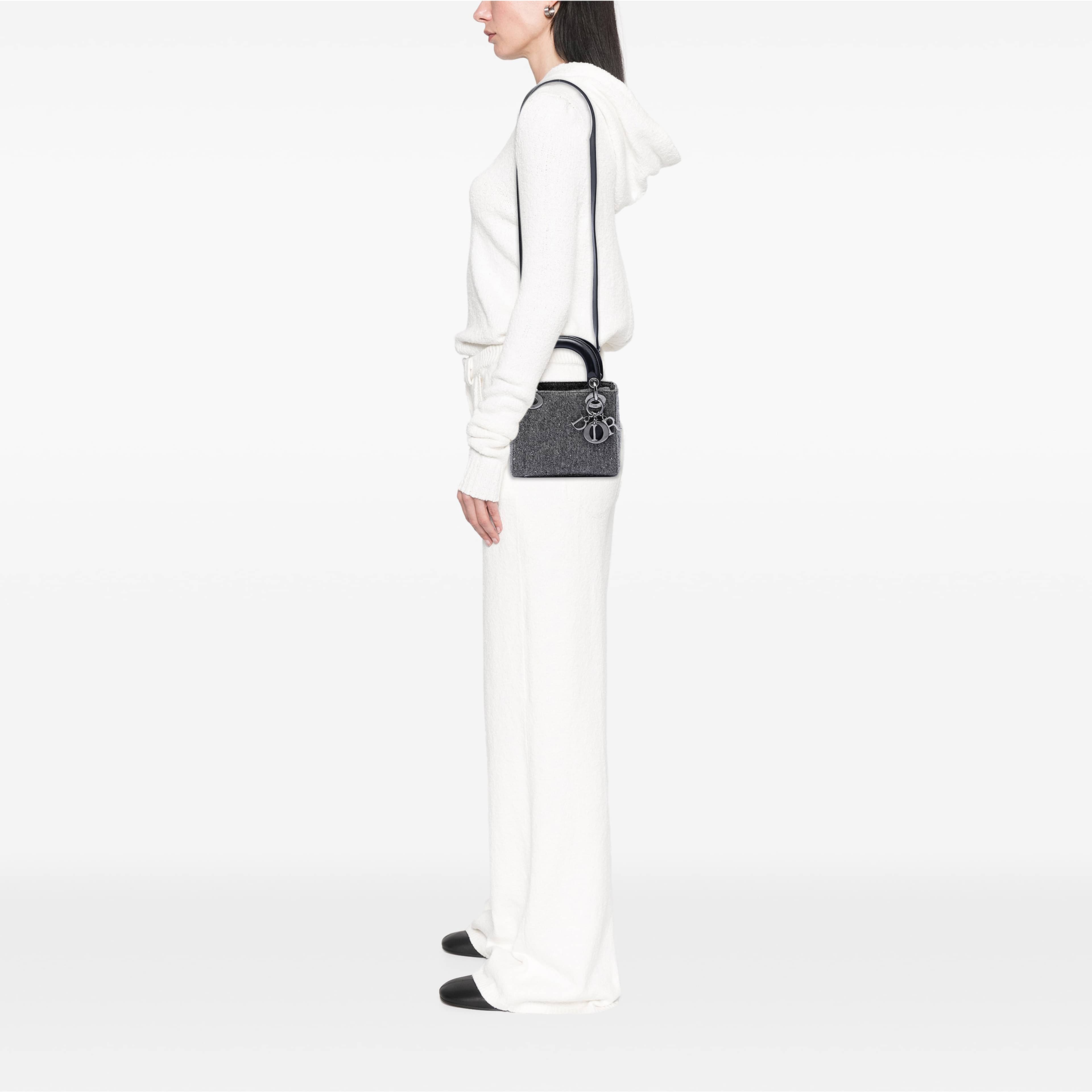 Dior Mini Tweed Lady Dior, från Luxclusif, i färgen grå. Klicka för att öppna bilden i stort format