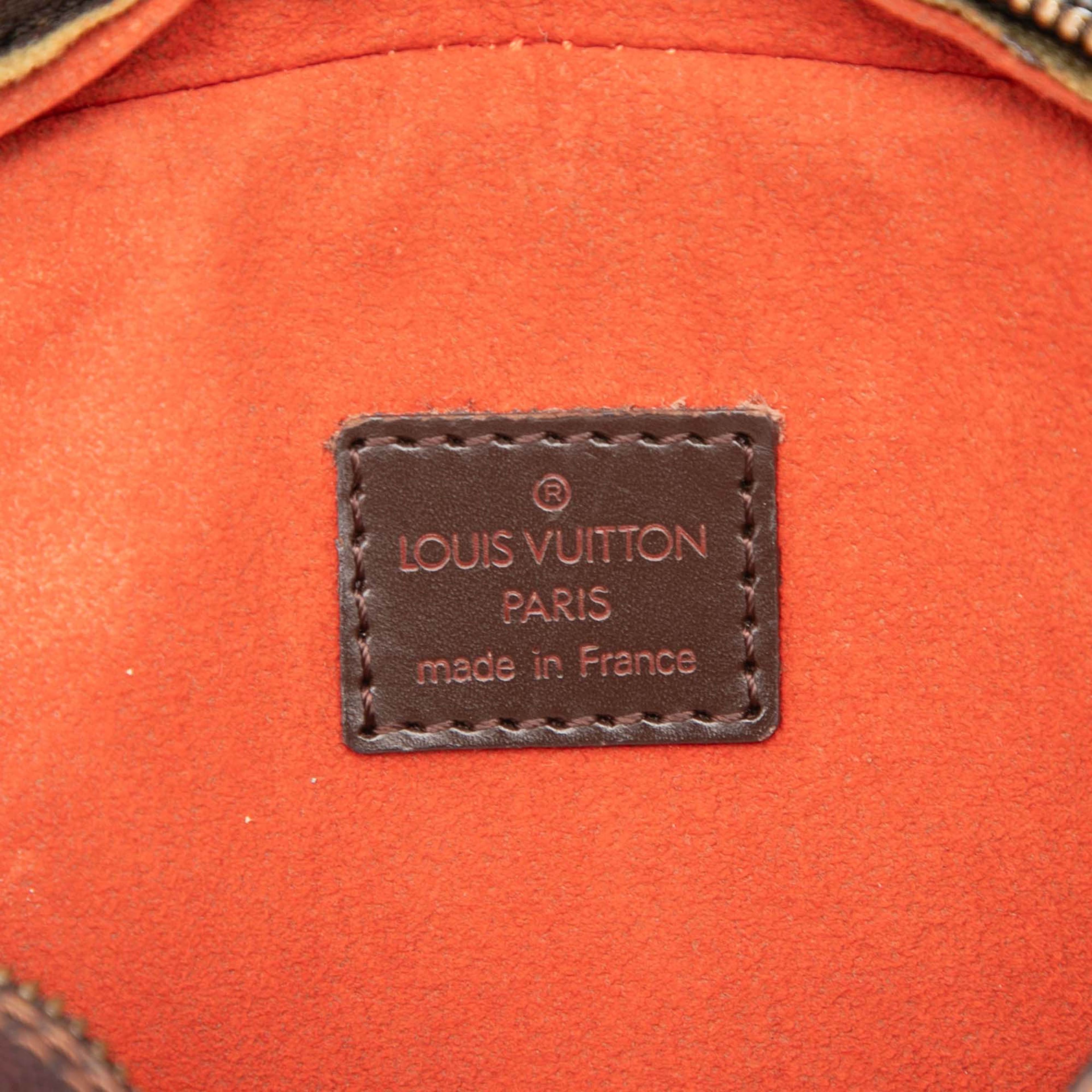 Louis Vuitton Damier Ebene Ipanema Pochette, från Luxclusif, i färgen brown. Klicka för att öppna bilden i stort format