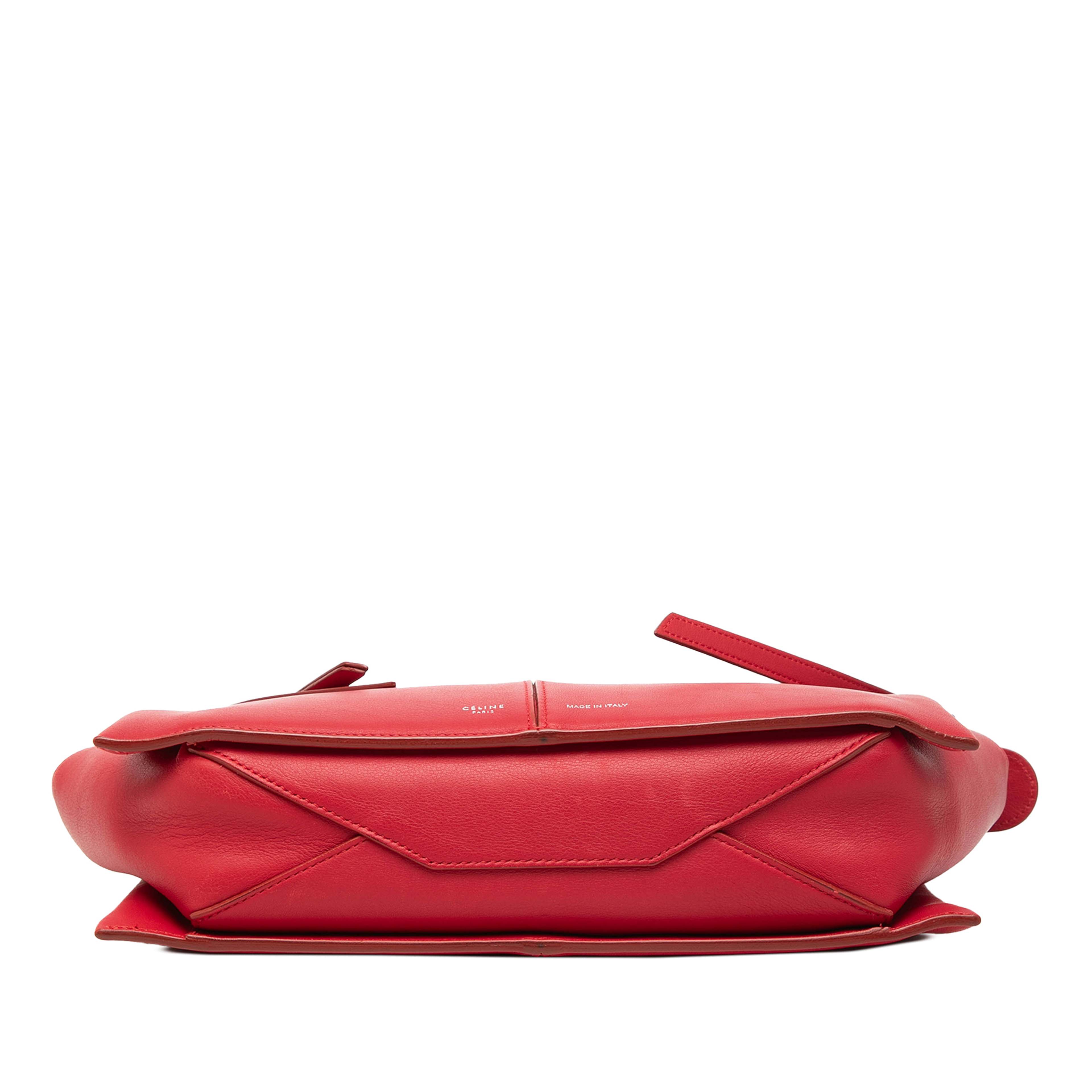 Celine Trifold Leather Clutch On Chain, från Luxclusif, i färgen red. Klicka för att öppna bilden i stort format