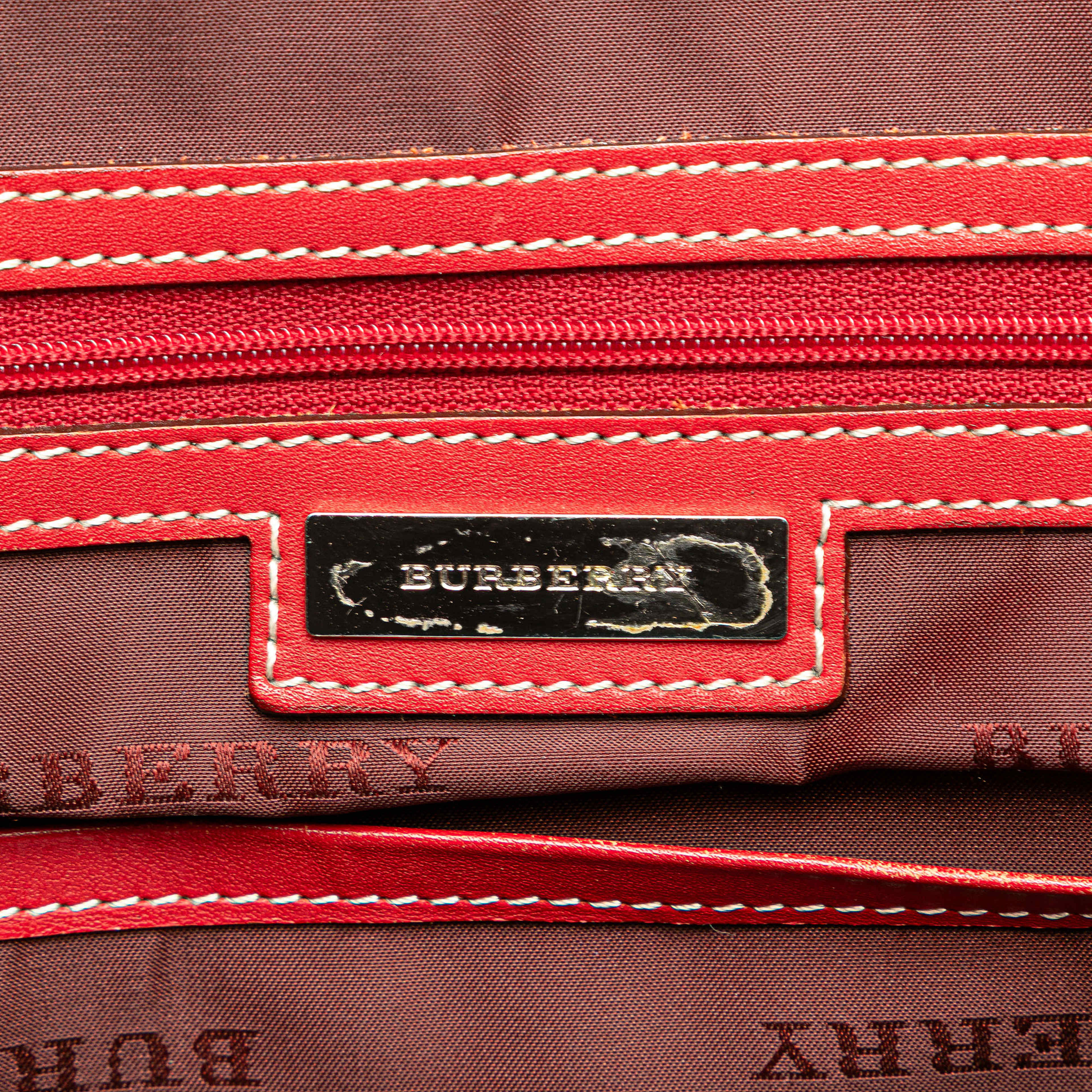 Burberry Leather Trimmed Tonal Check Canvas Dome Handbag, från Luxclusif, i färgen red. Klicka för att öppna bilden i stort format