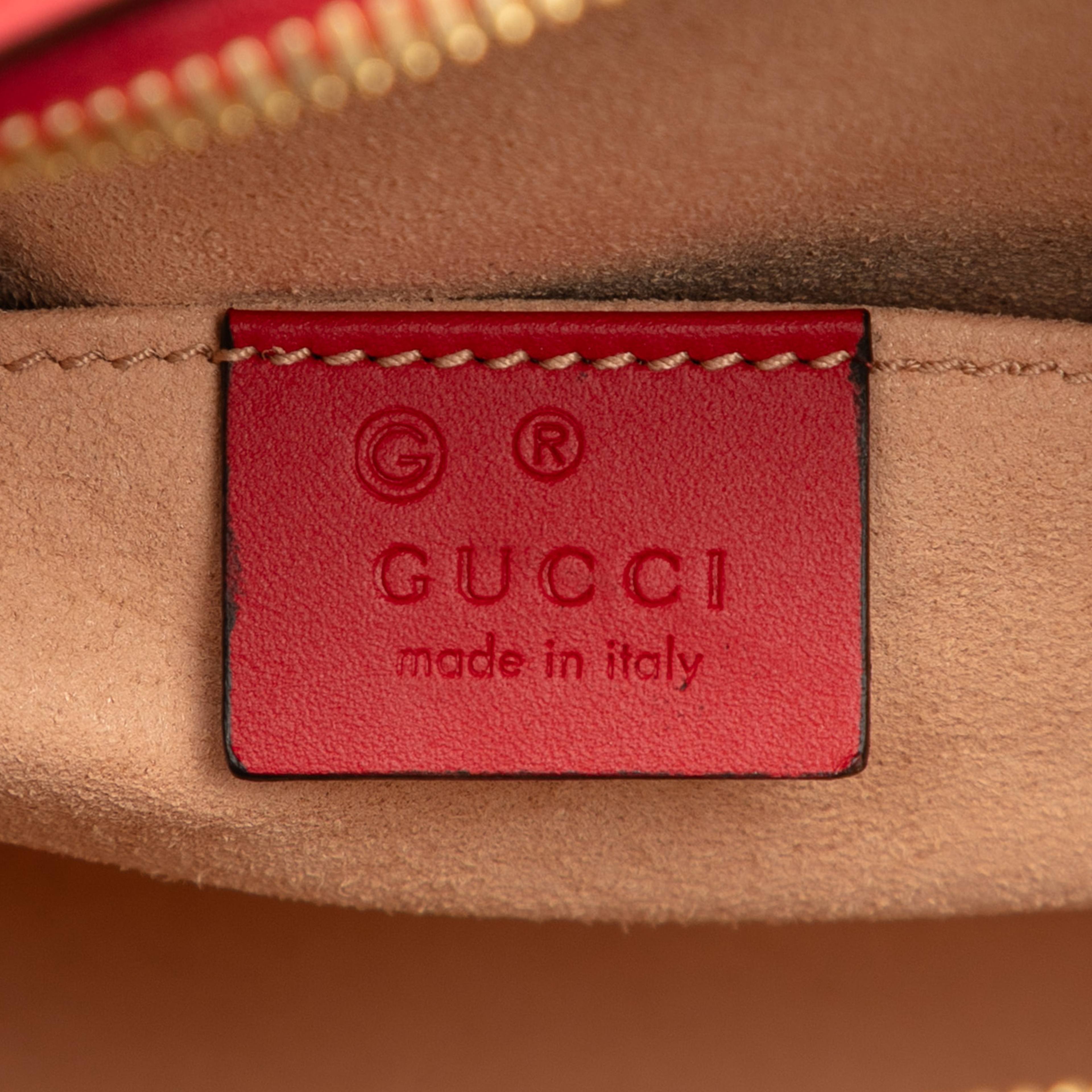 Gucci Gg Supreme Blooms Chain Crossbody, från Luxclusif, i färgen beige. Klicka för att öppna bilden i stort format