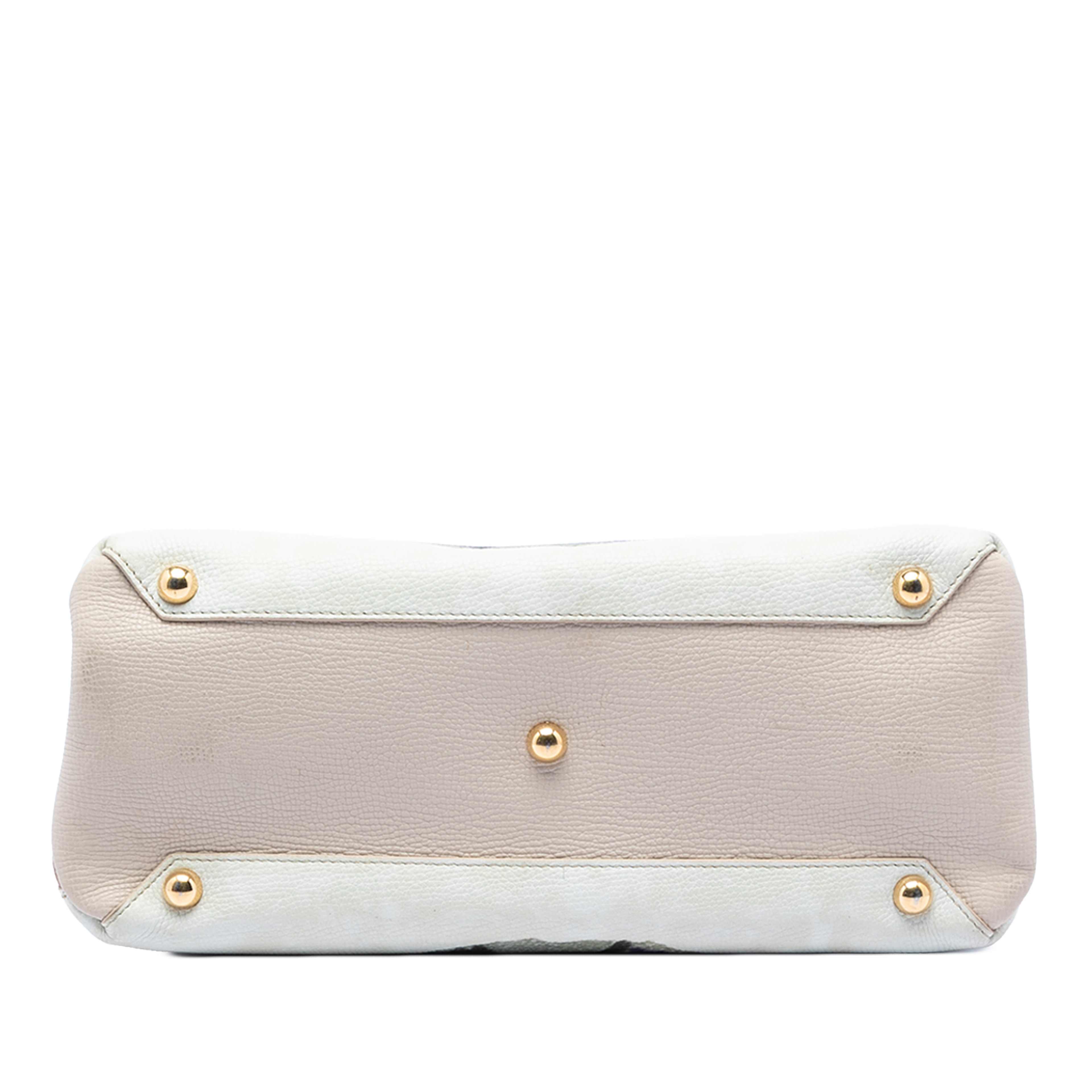 Burberry Medium Leather And House Check Canvas Pallas Head Banner Satchel, från Luxclusif, i färgen vit. Klicka för att öppna bilden i stort format