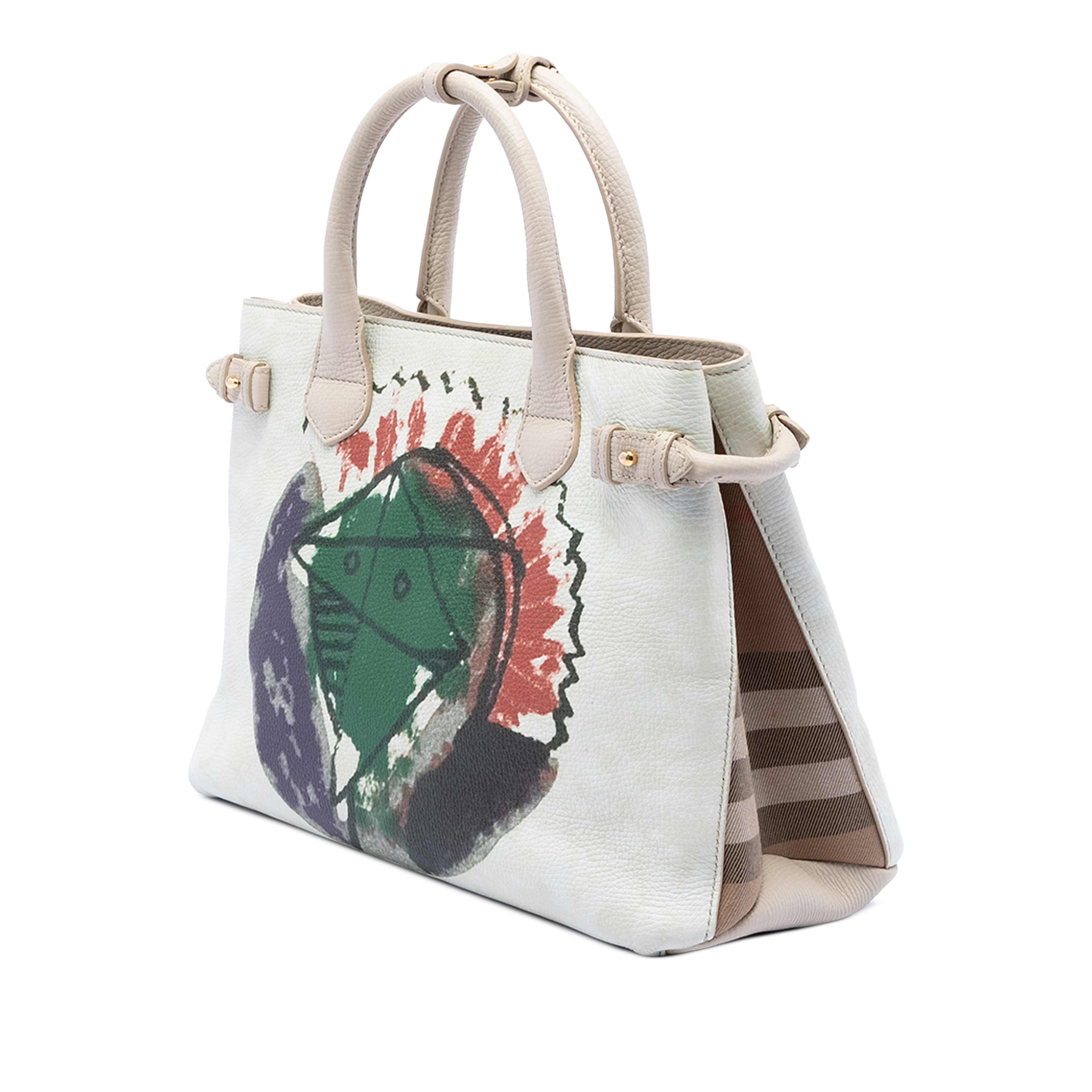 Burberry Medium Leather And House Check Canvas Pallas Head Banner Satchel, från Luxclusif, i färgen white. Klicka för att öppna bilden i stort format