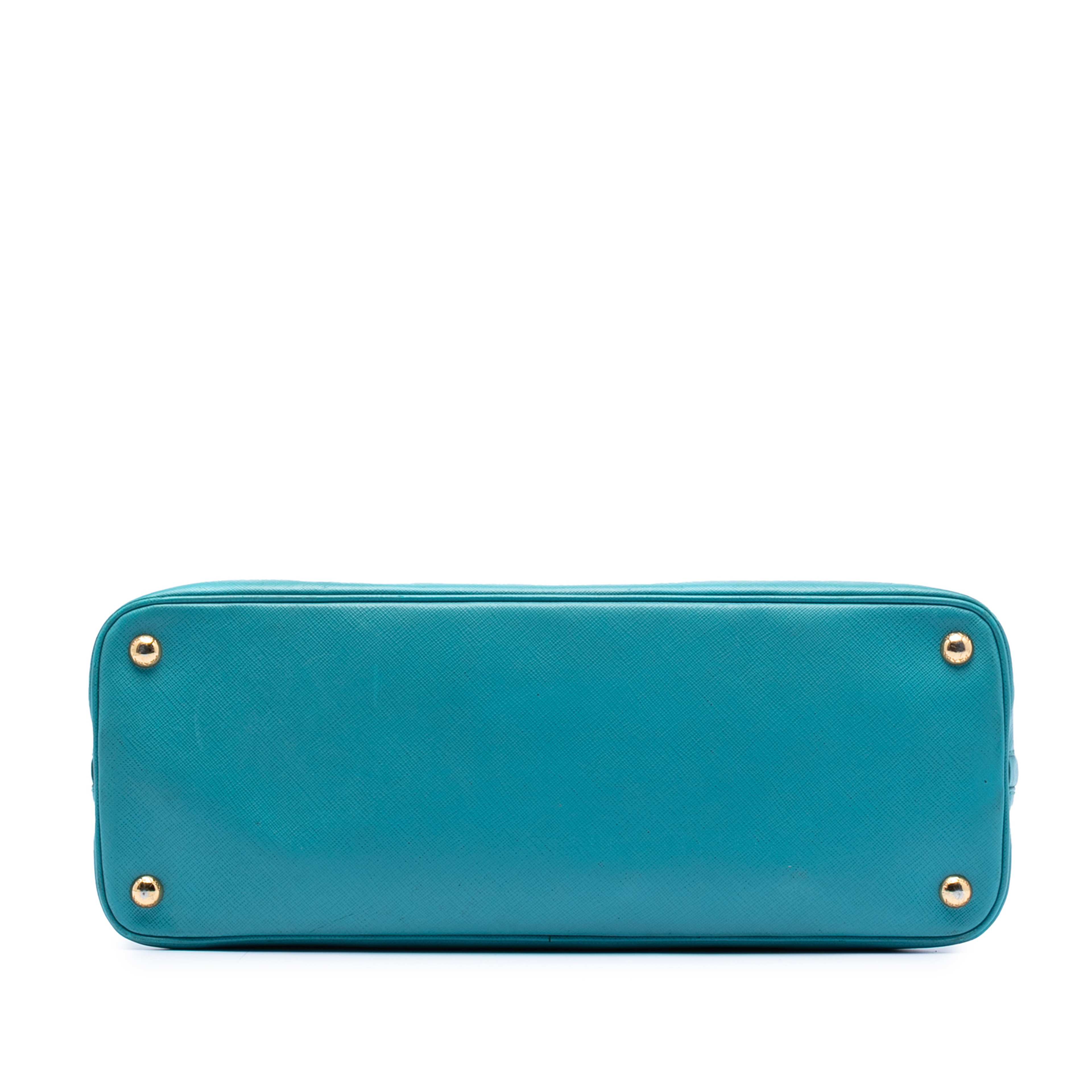 Prada Large Saffiano Lux Promenade Satchel, från Luxclusif, i färgen blå. Klicka för att öppna bilden i stort format