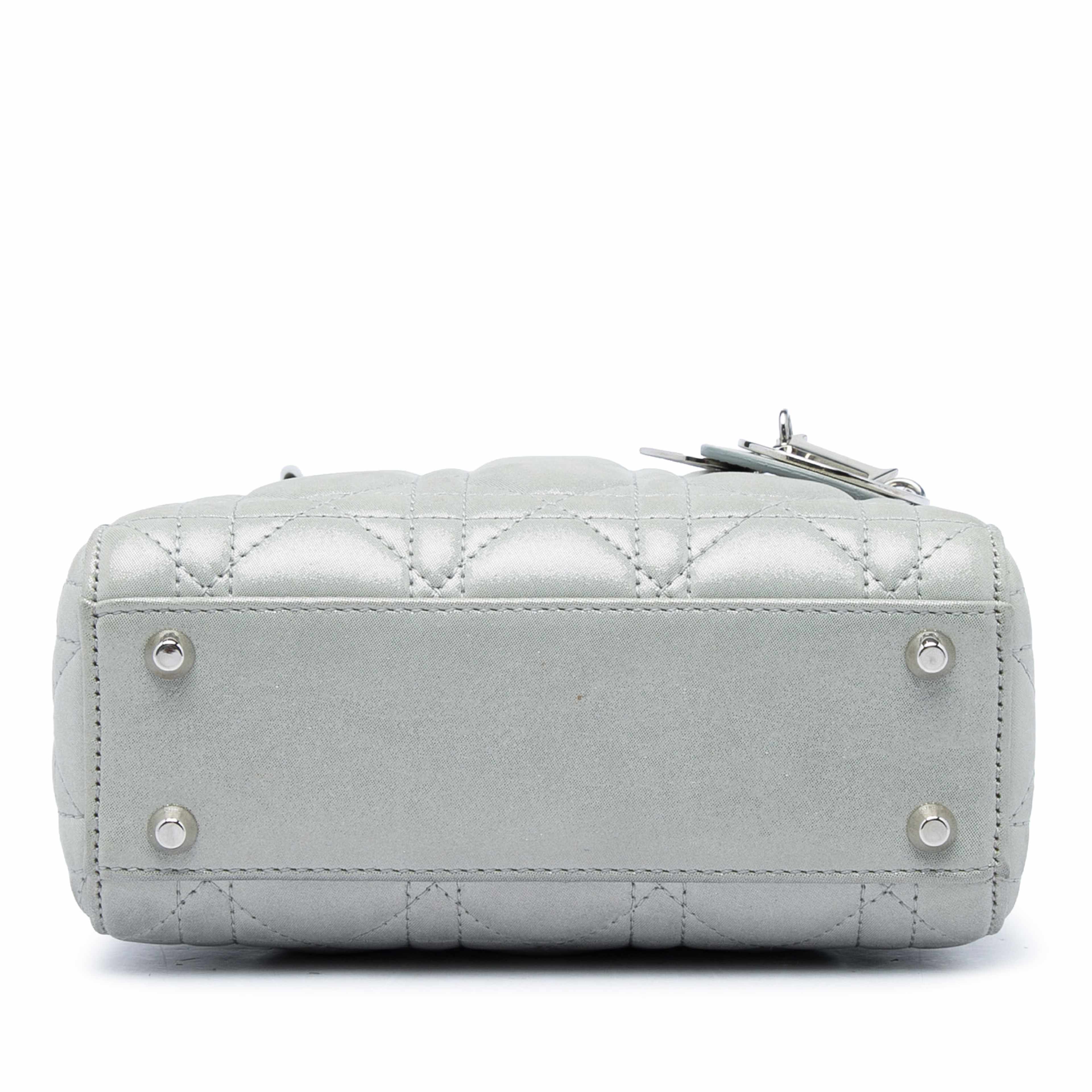 Dior Mini Iridescent Lambskin Cannage Lady Dior, från Luxclusif, i färgen grå. Klicka för att öppna bilden i stort format