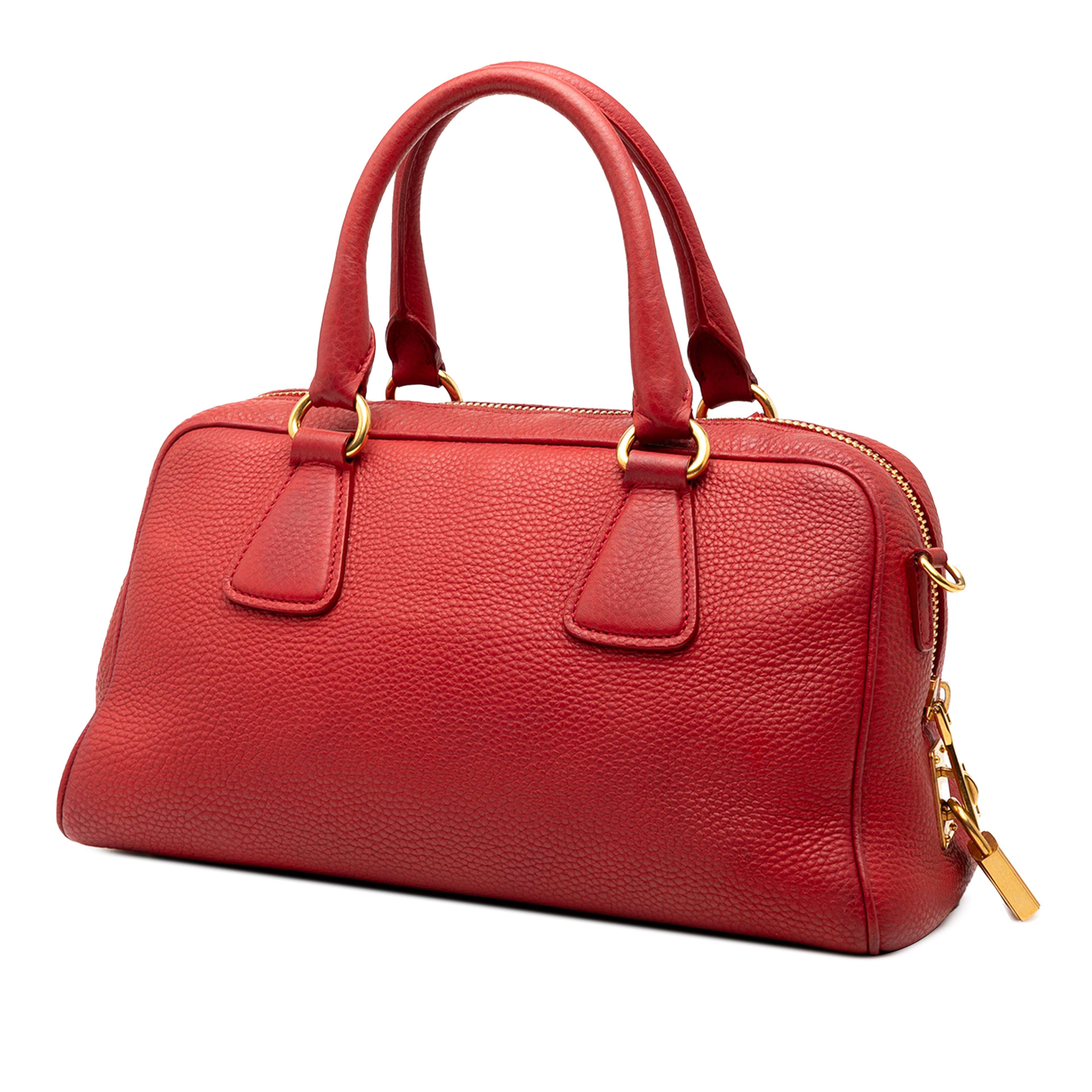 Prada Vitello Daino Bauletto Bag, från Luxclusif, i färgen red. Klicka för att öppna bilden i stort format