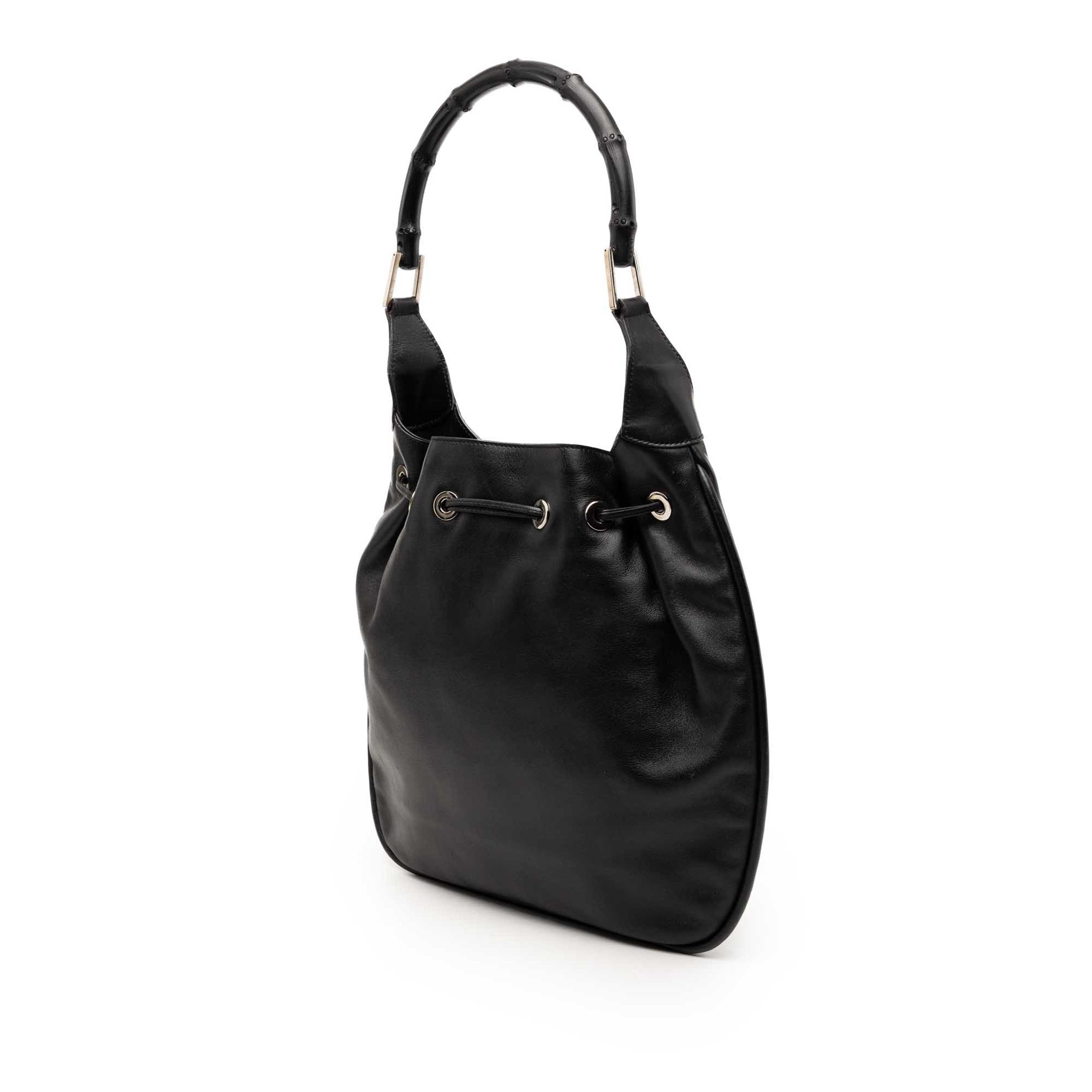 Gucci Calfskin Bamboo Drawstring Hobo Bag, från Luxclusif, i färgen black. Klicka för att öppna bilden i stort format