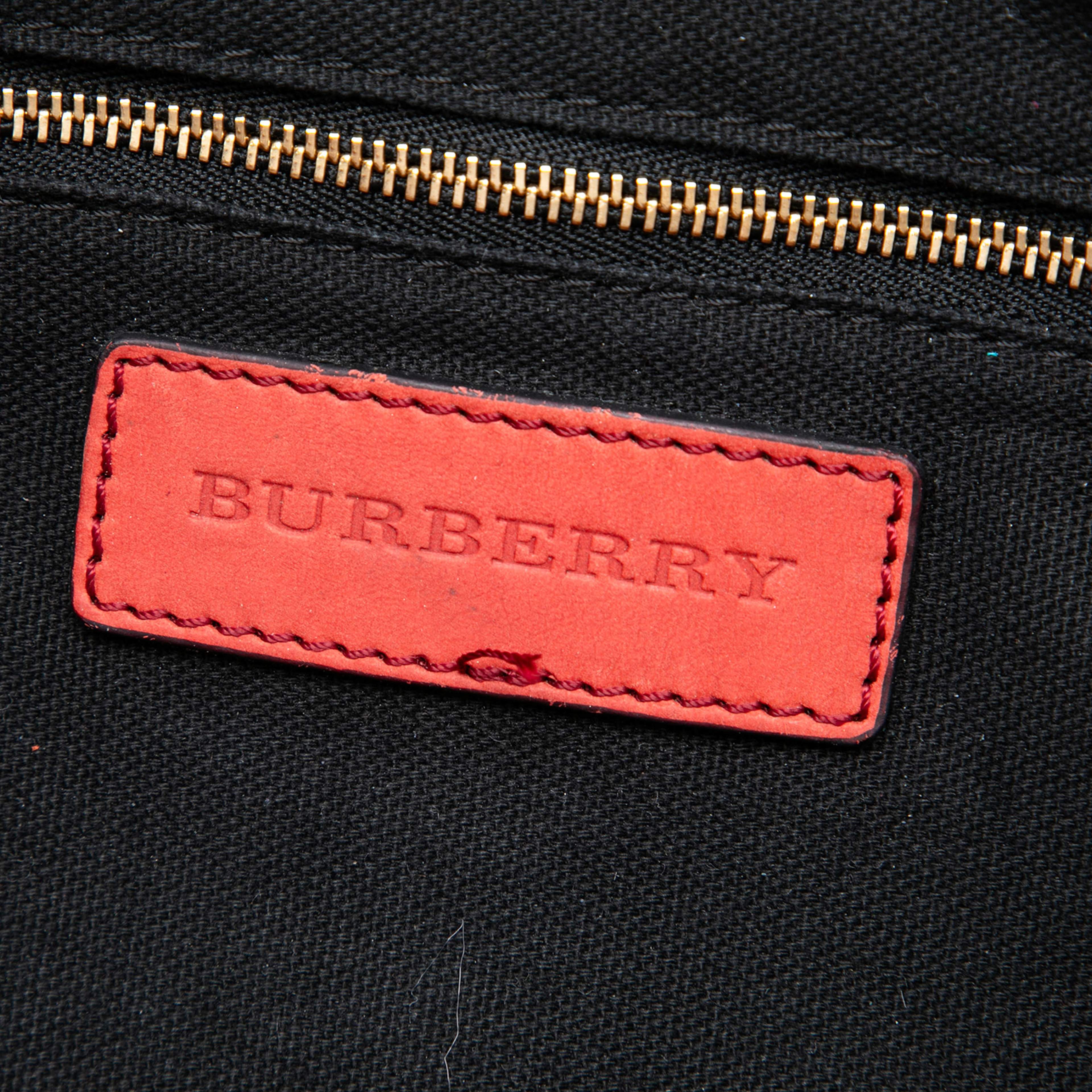 Burberry Medium House Check Canvas Sartorial Alchester Satchel, från Luxclusif, i färgen brun. Klicka för att öppna bilden i stort format