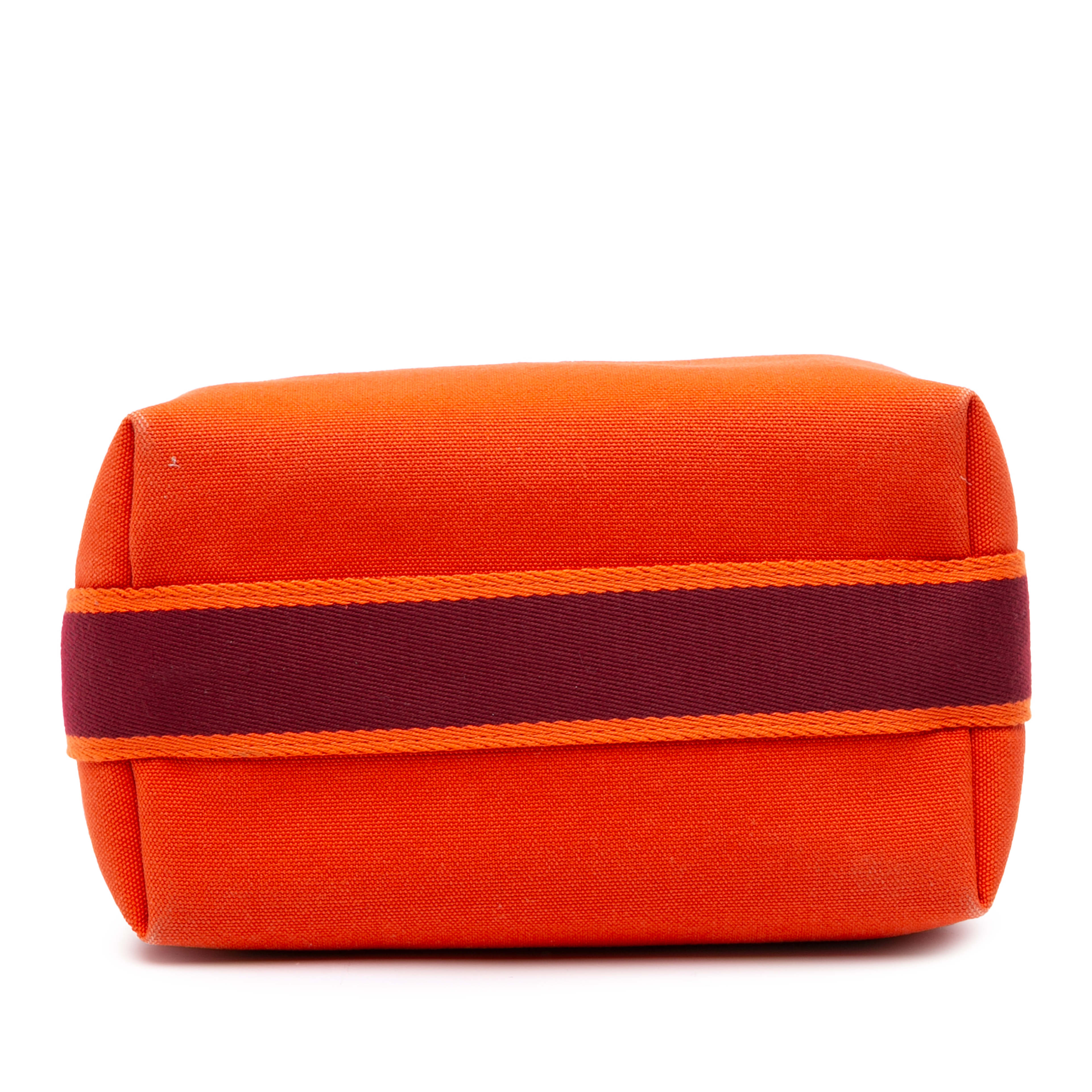 Hermès Small Canvas Bride A Brac Case, från Luxclusif, i färgen dark orange. Klicka för att öppna bilden i stort format