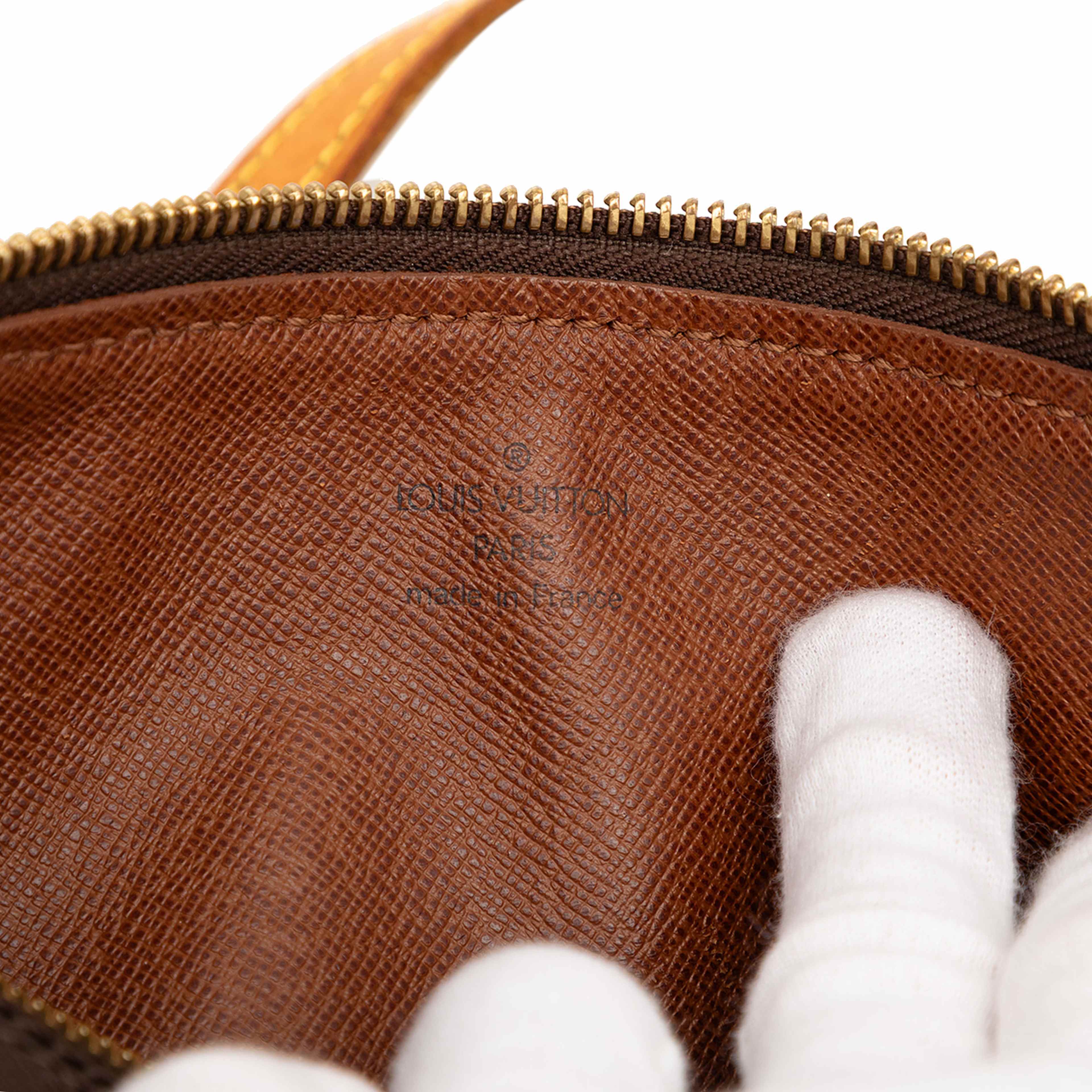 Louis Vuitton Monogram Papillon 28, från Luxclusif, i färgen brown. Klicka för att öppna bilden i stort format