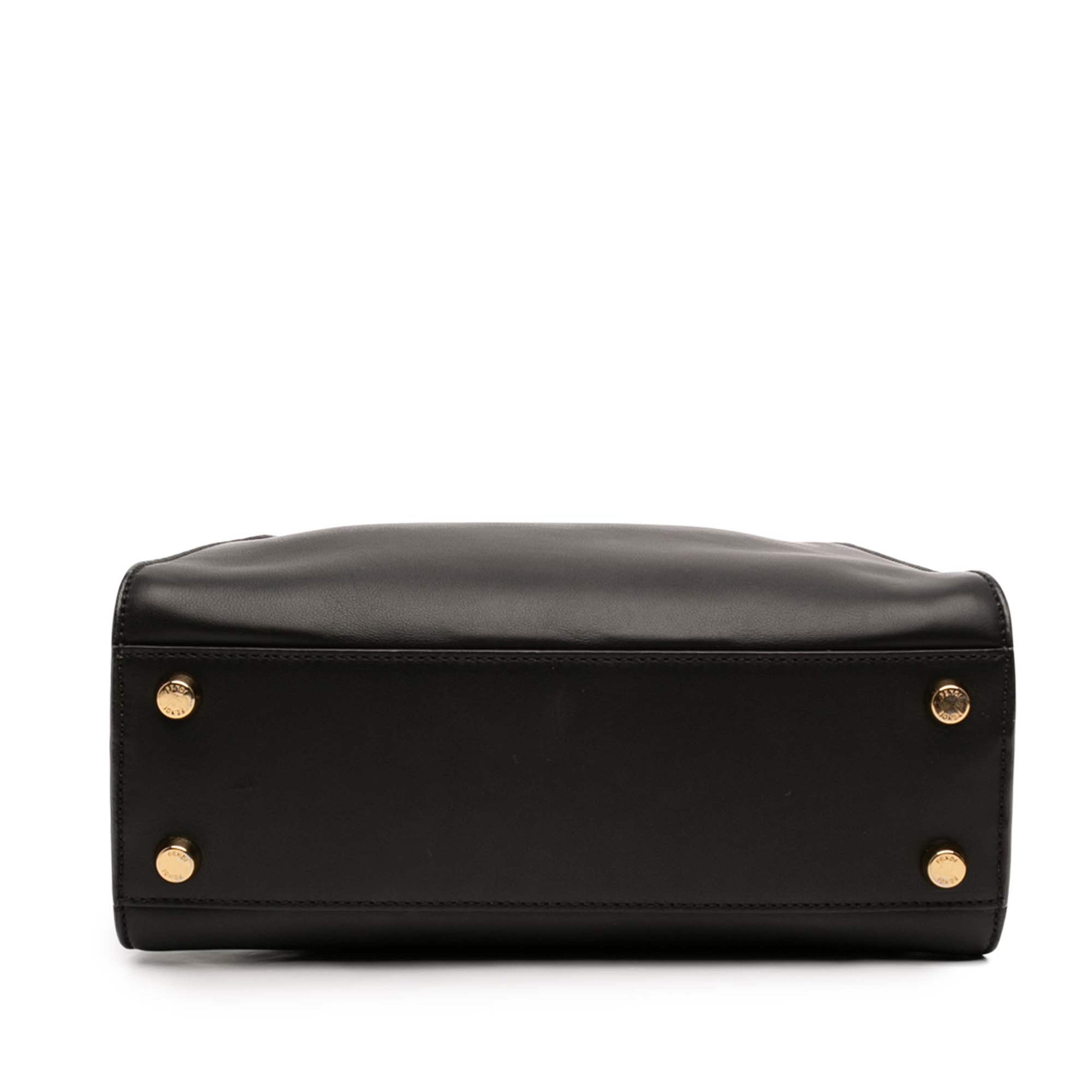 Fendi Medium Leather Peekaboo Iconic Essentially Satchel, från Luxclusif, i färgen black. Klicka för att öppna bilden i stort format