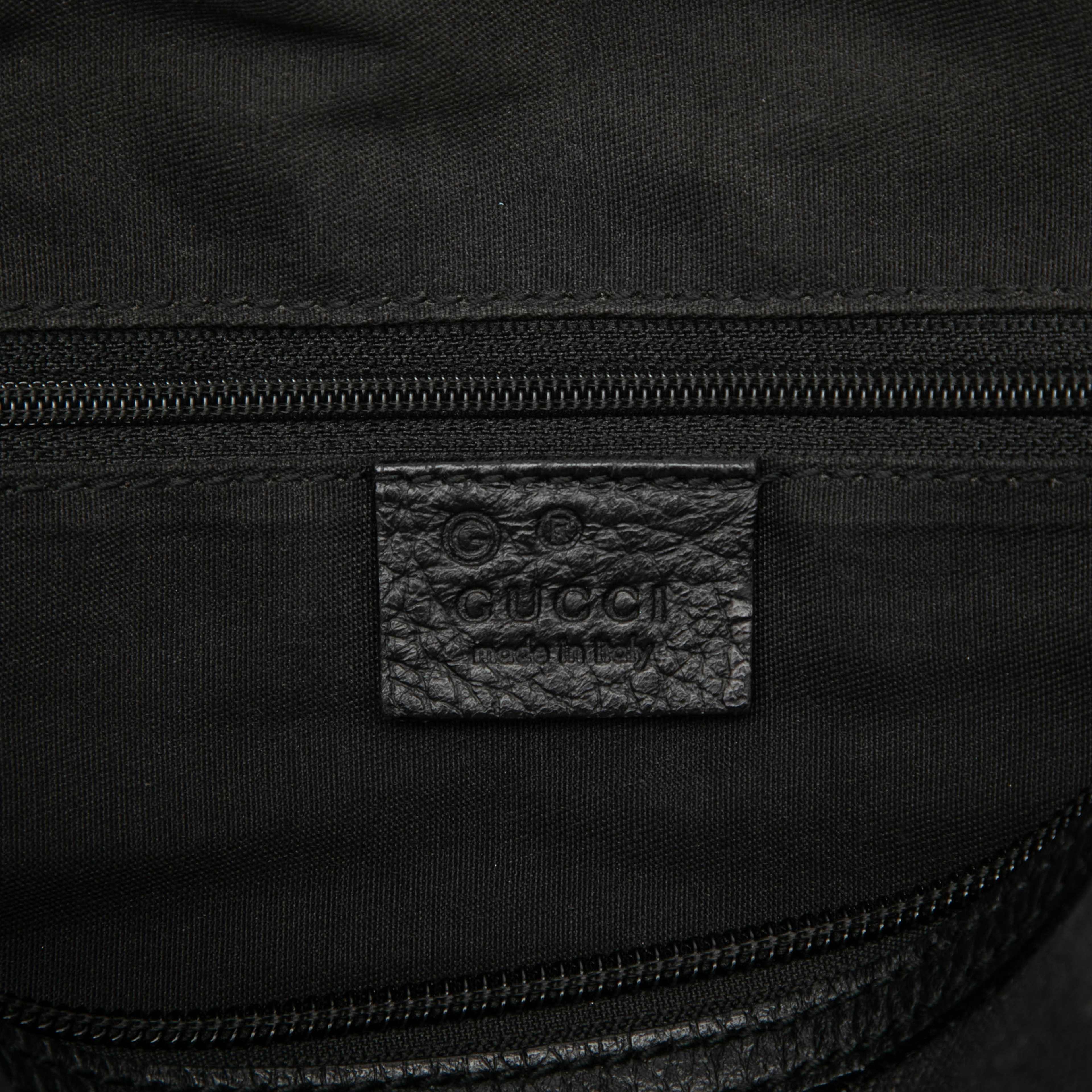Gucci Gg Canvas Boston Bag, från Luxclusif, i färgen svart. Klicka för att öppna bilden i stort format
