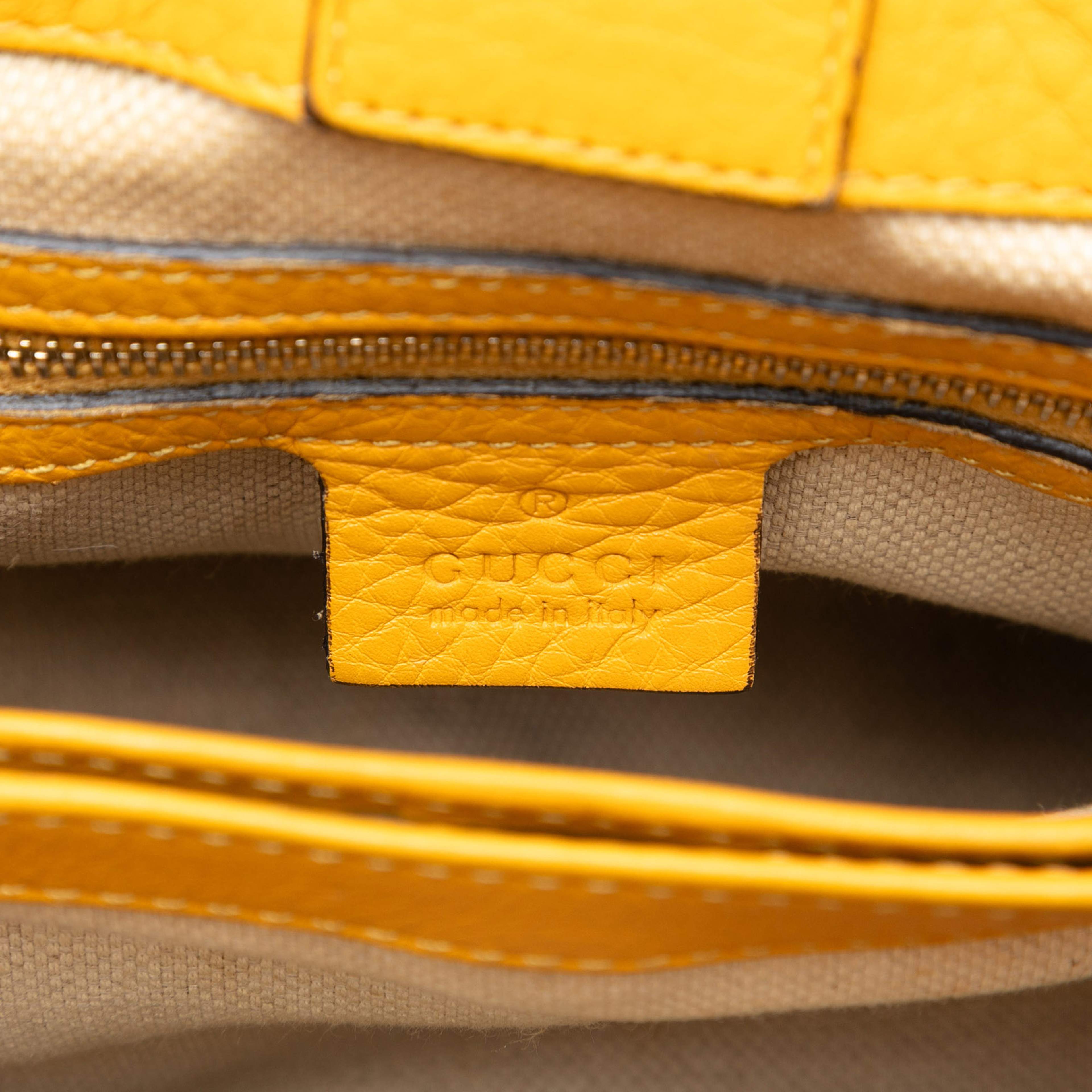 Gucci Small Gg Canvas Diana Bamboo Top Handle Tote, från Luxclusif, i färgen beige. Klicka för att öppna bilden i stort format