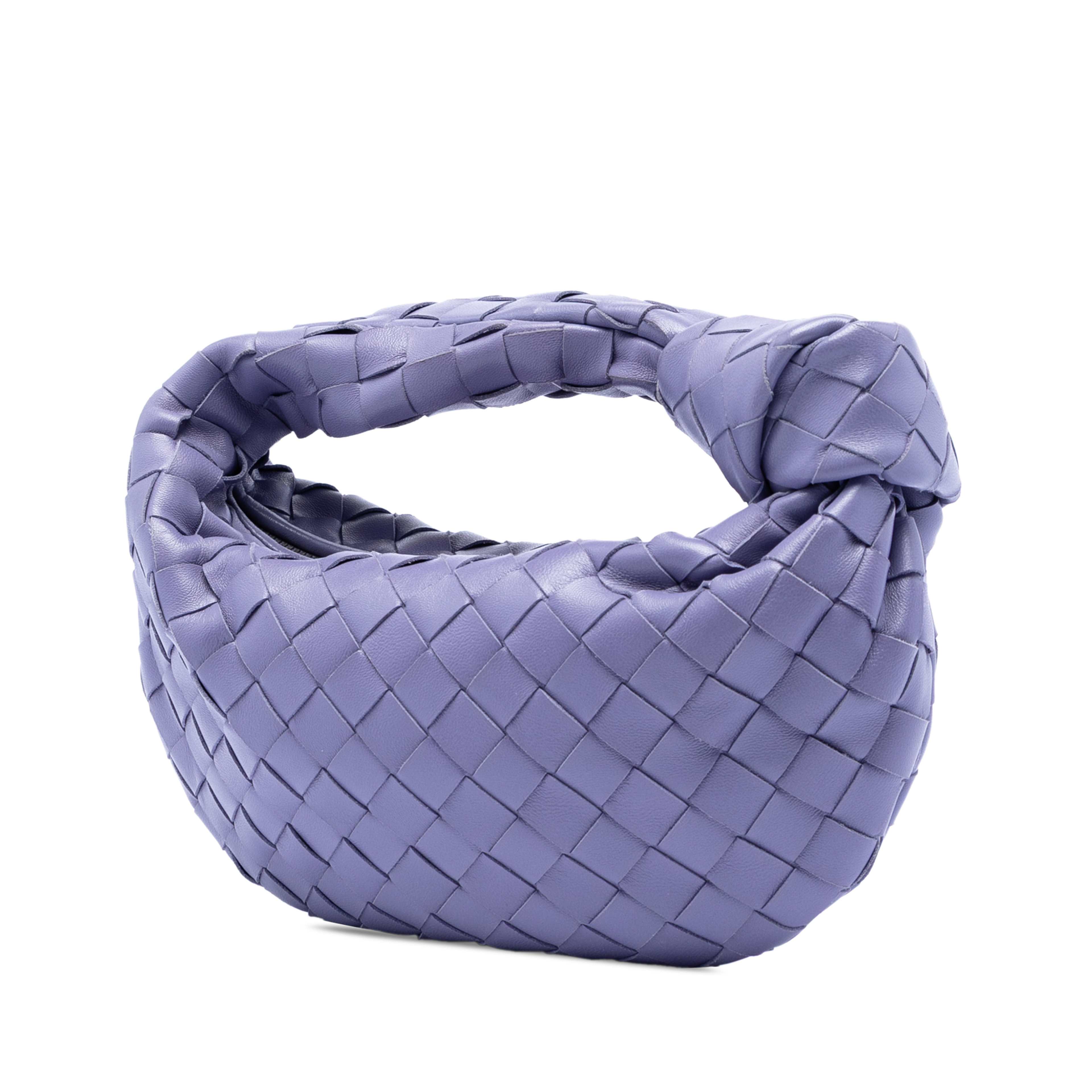 Bottega Veneta Mini Nappa Intrecciato Jodie, från Luxclusif, i färgen purple. Klicka för att öppna bilden i stort format