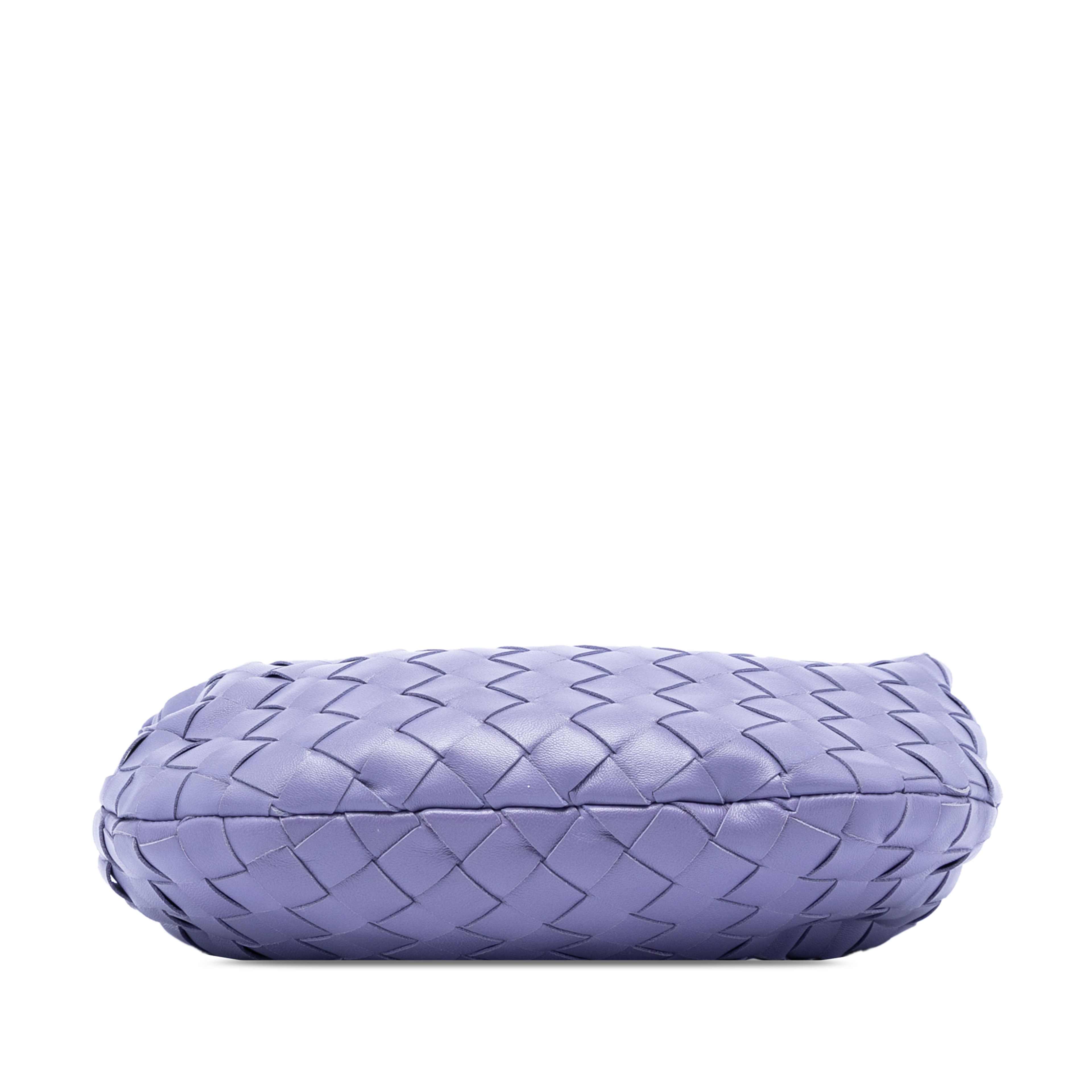 Bottega Veneta Mini Nappa Intrecciato Jodie, från Luxclusif, i färgen purpur. Klicka för att öppna bilden i stort format