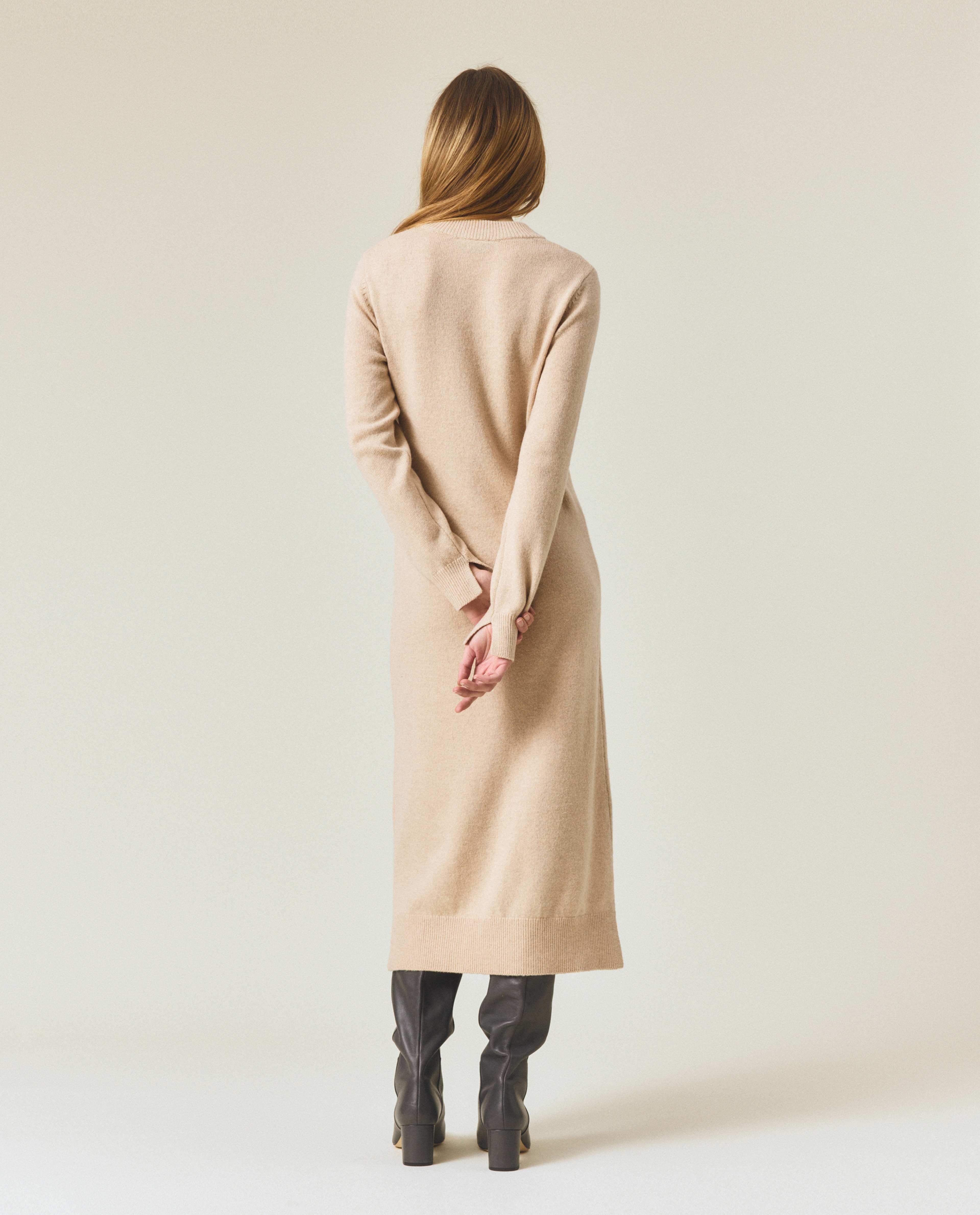 Straight Fit Midi Knitted Dress, från Lexington, i färgen light beige melange. Klicka för att öppna bilden i stort format