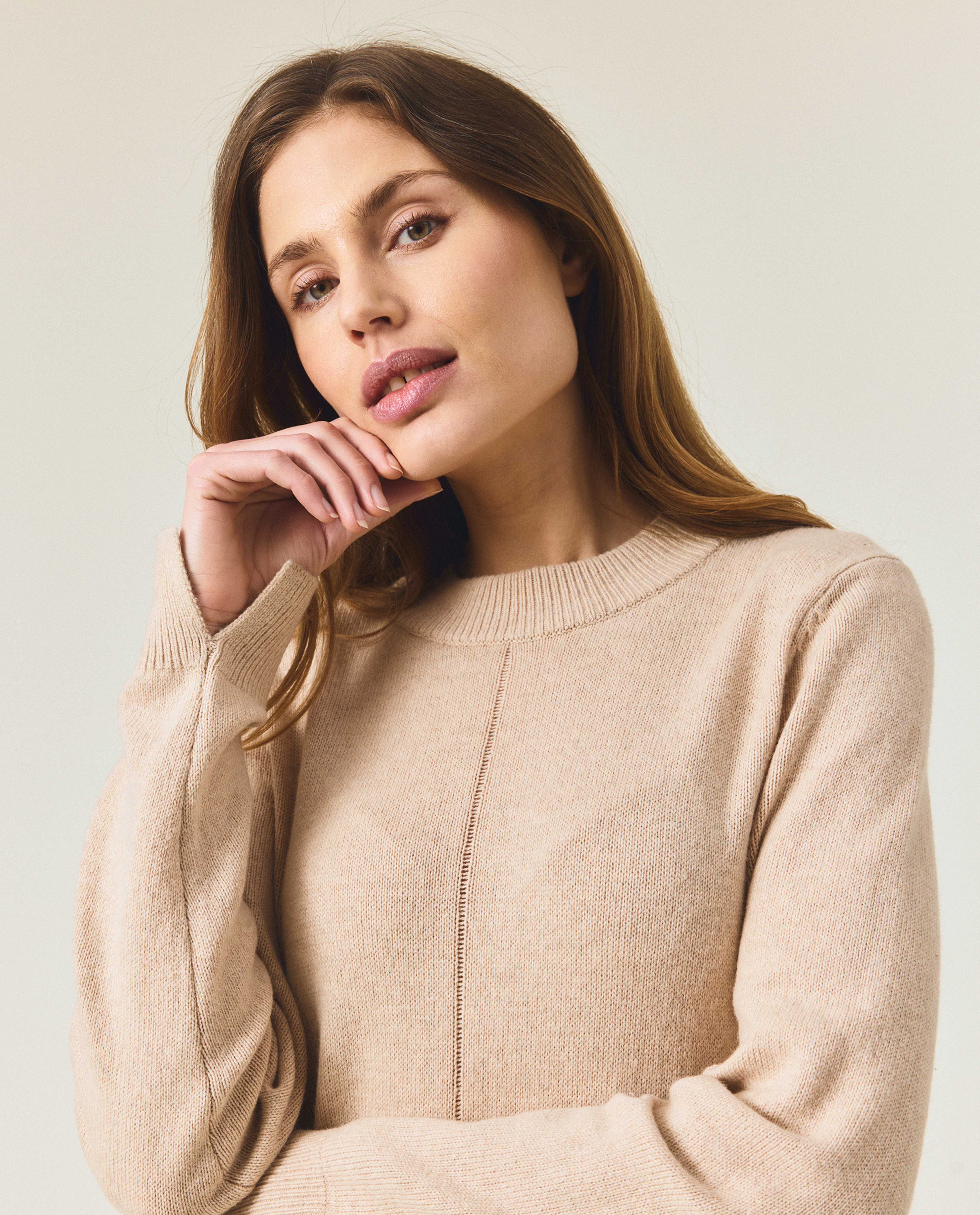 Straight Fit Midi Knitted Dress, från Lexington, i färgen light beige melange. Klicka för att öppna bilden i stort format