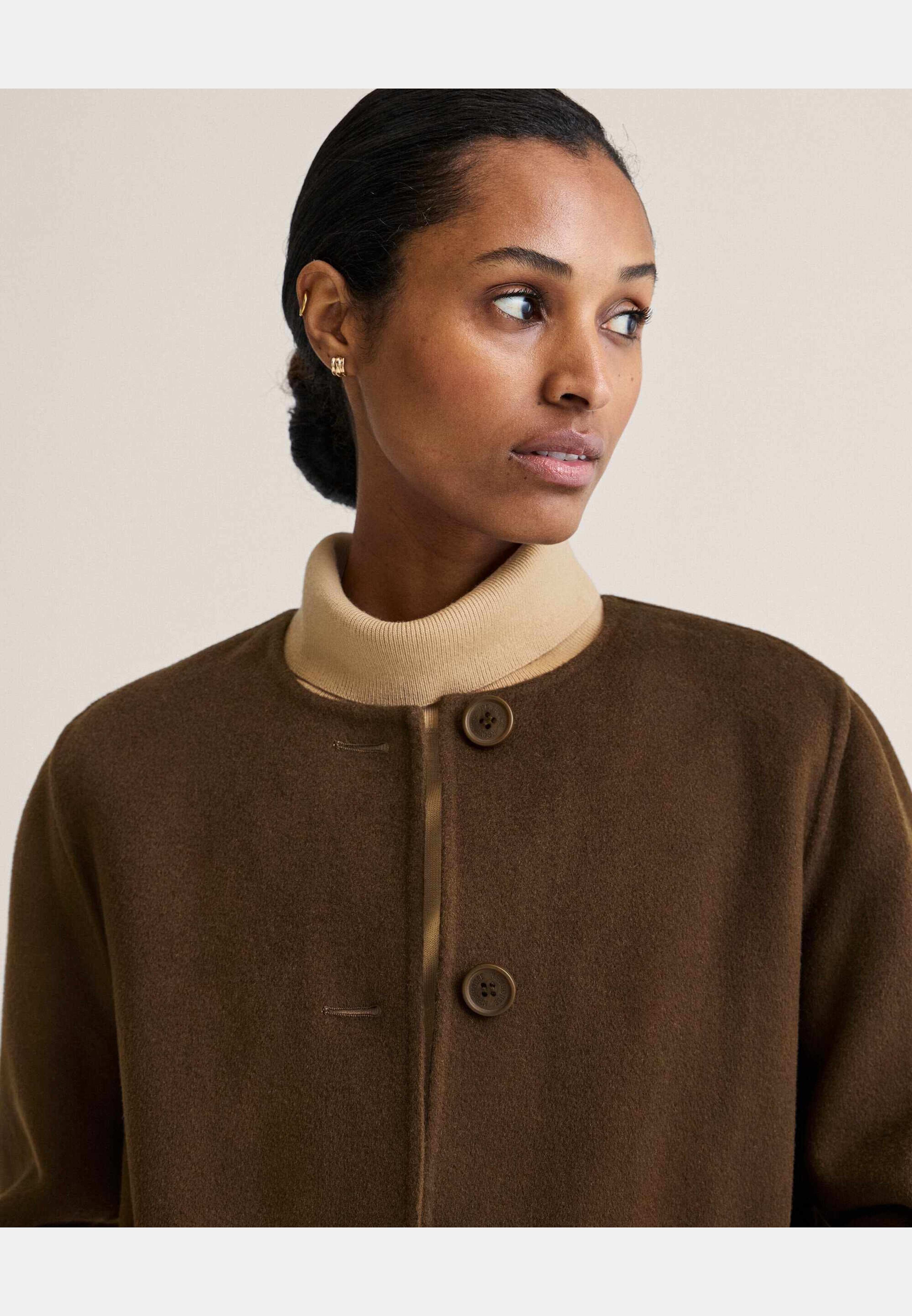 Josephine Coat, från Newhouse, i färgen beige. Klicka för att öppna bilden i stort format