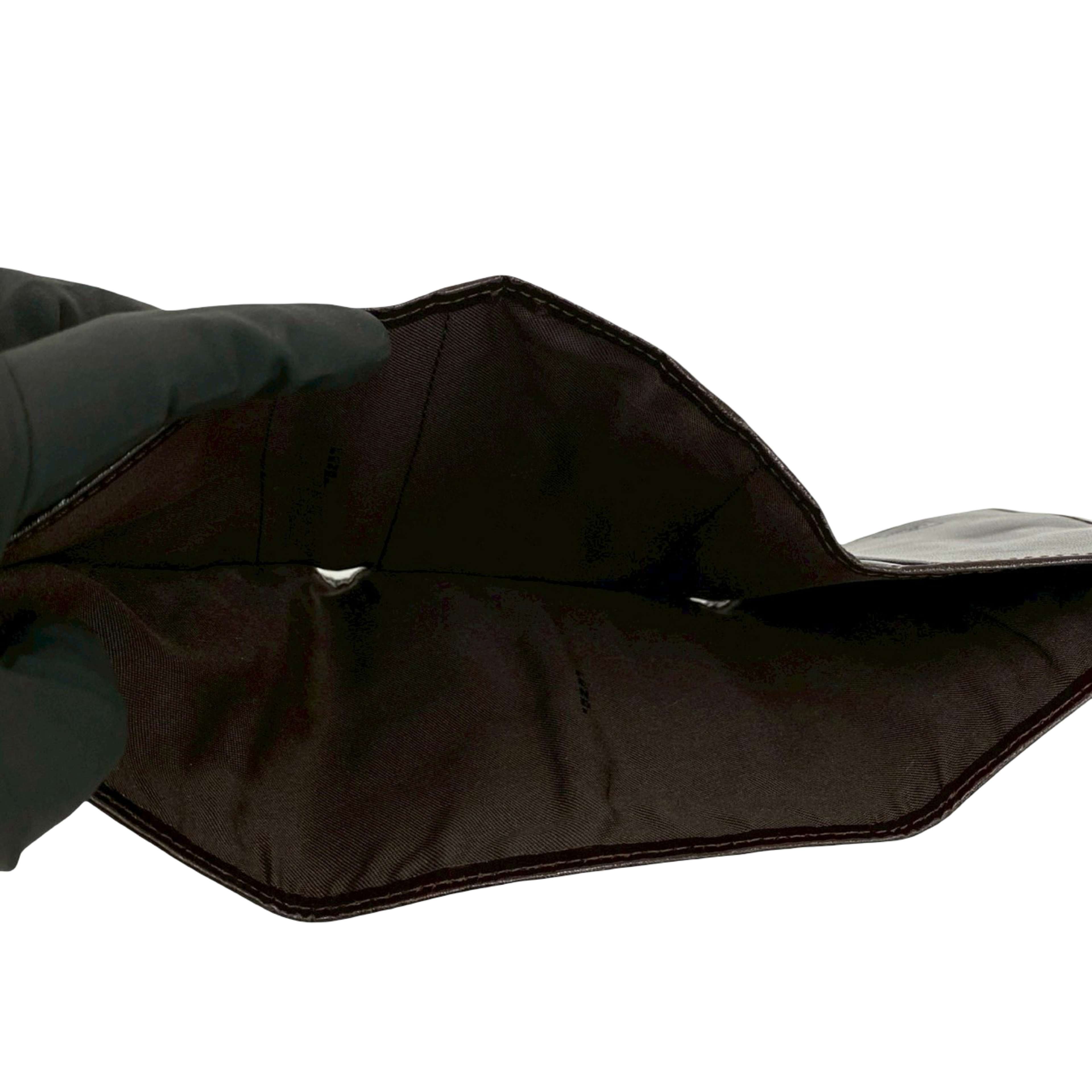 Fendi Zucca Canvas Wallet, från Luxclusif, i färgen brown. Klicka för att öppna bilden i stort format