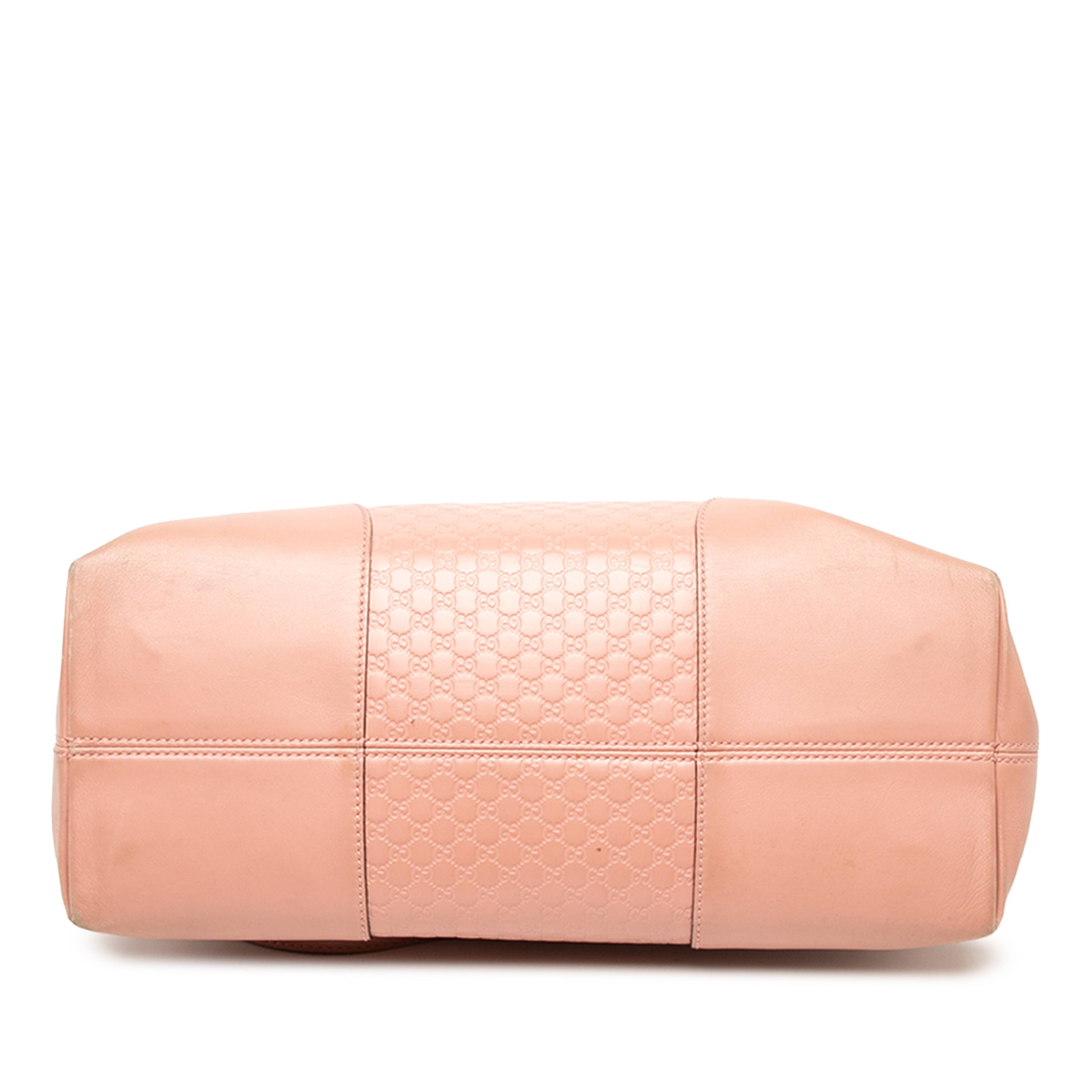 Gucci Microguccissima Bree Dome Tote, från Luxclusif, i färgen rosa. Klicka för att öppna bilden i stort format