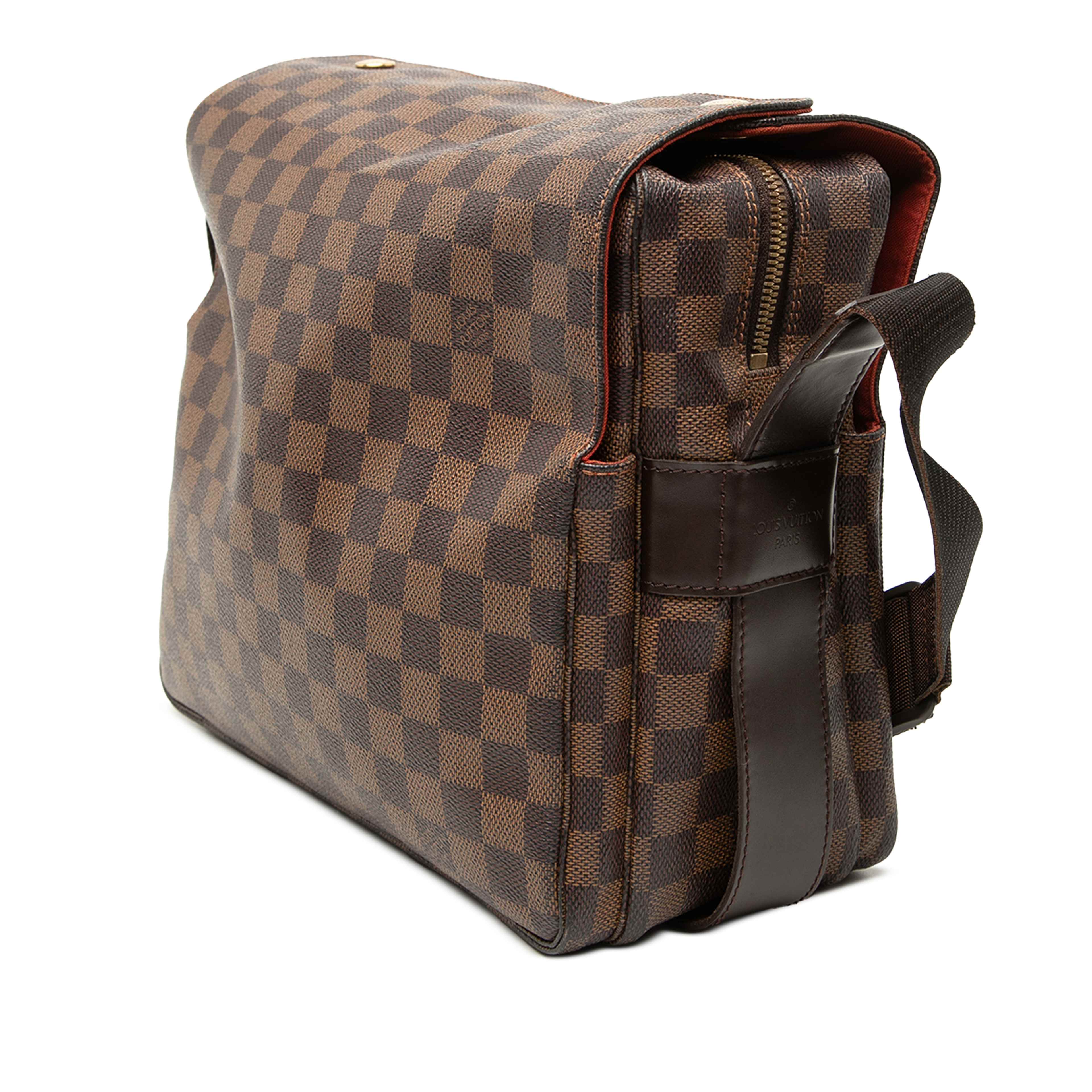Louis Vuitton Damier Ebene Naviglio, från Luxclusif, i färgen brown. Klicka för att öppna bilden i stort format