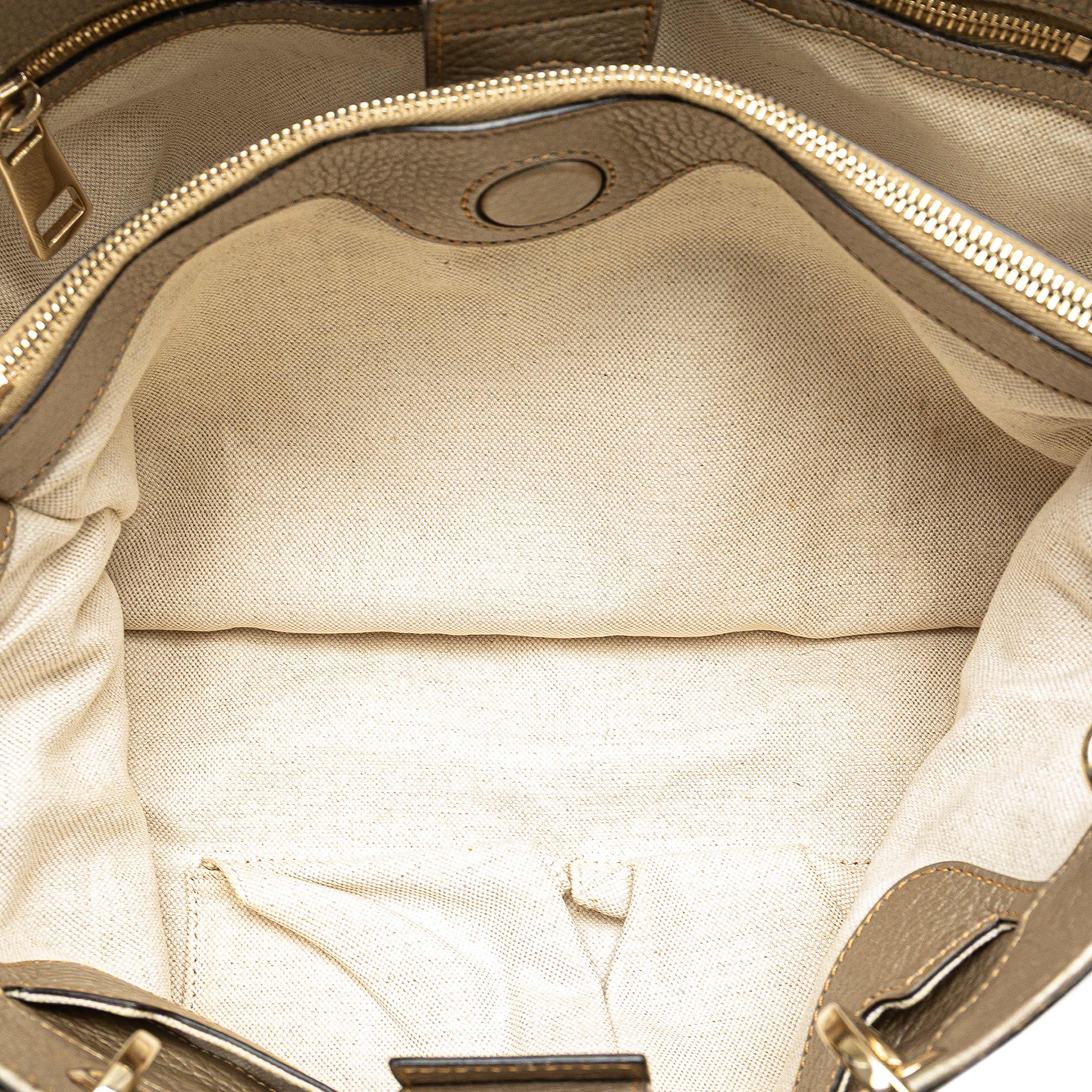 Gucci Medium Calfskin Bamboo Shopper Satchel, från Luxclusif, i färgen gold. Klicka för att öppna bilden i stort format