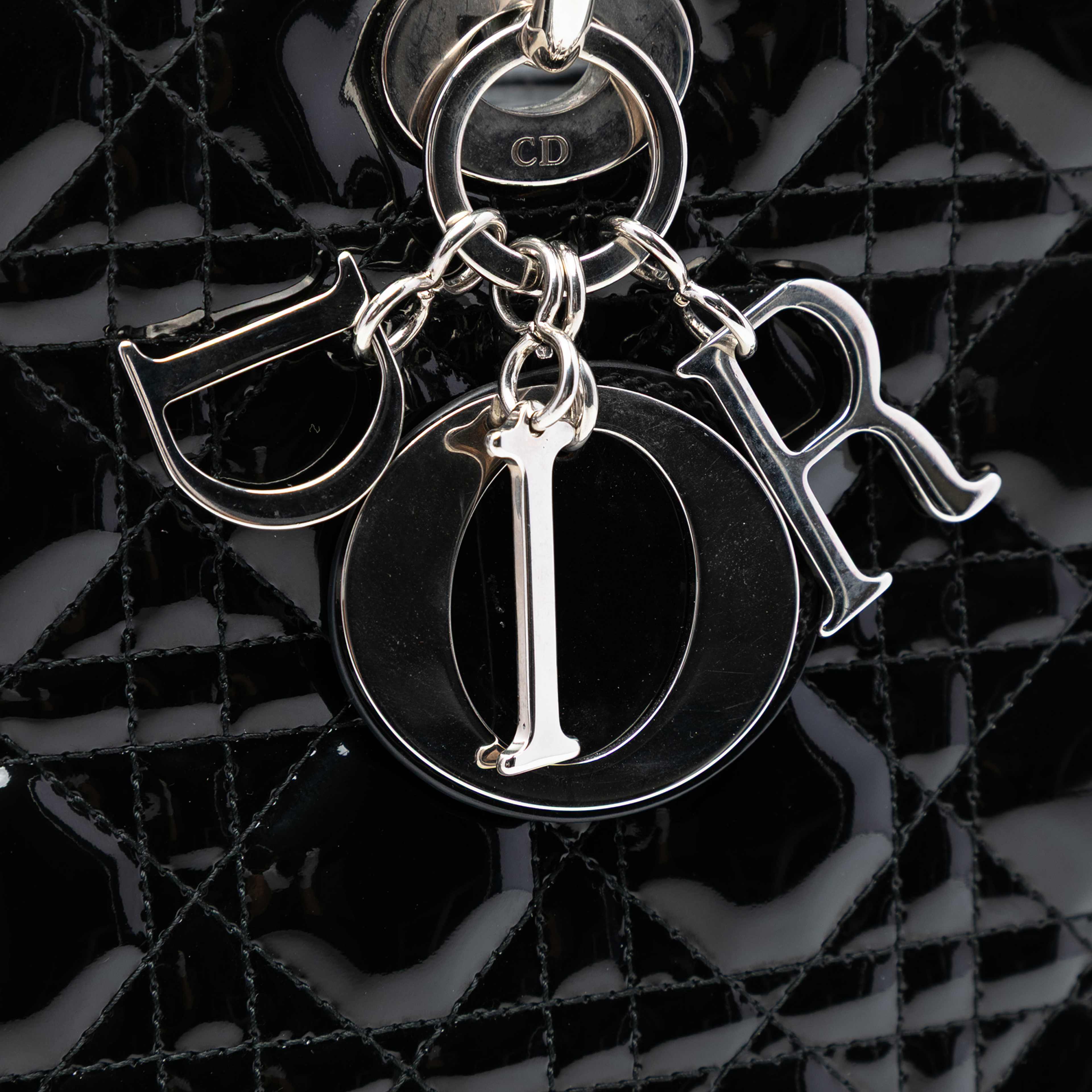 Dior Large Patent Cannage Lady Dior, från Luxclusif, i färgen black. Klicka för att öppna bilden i stort format