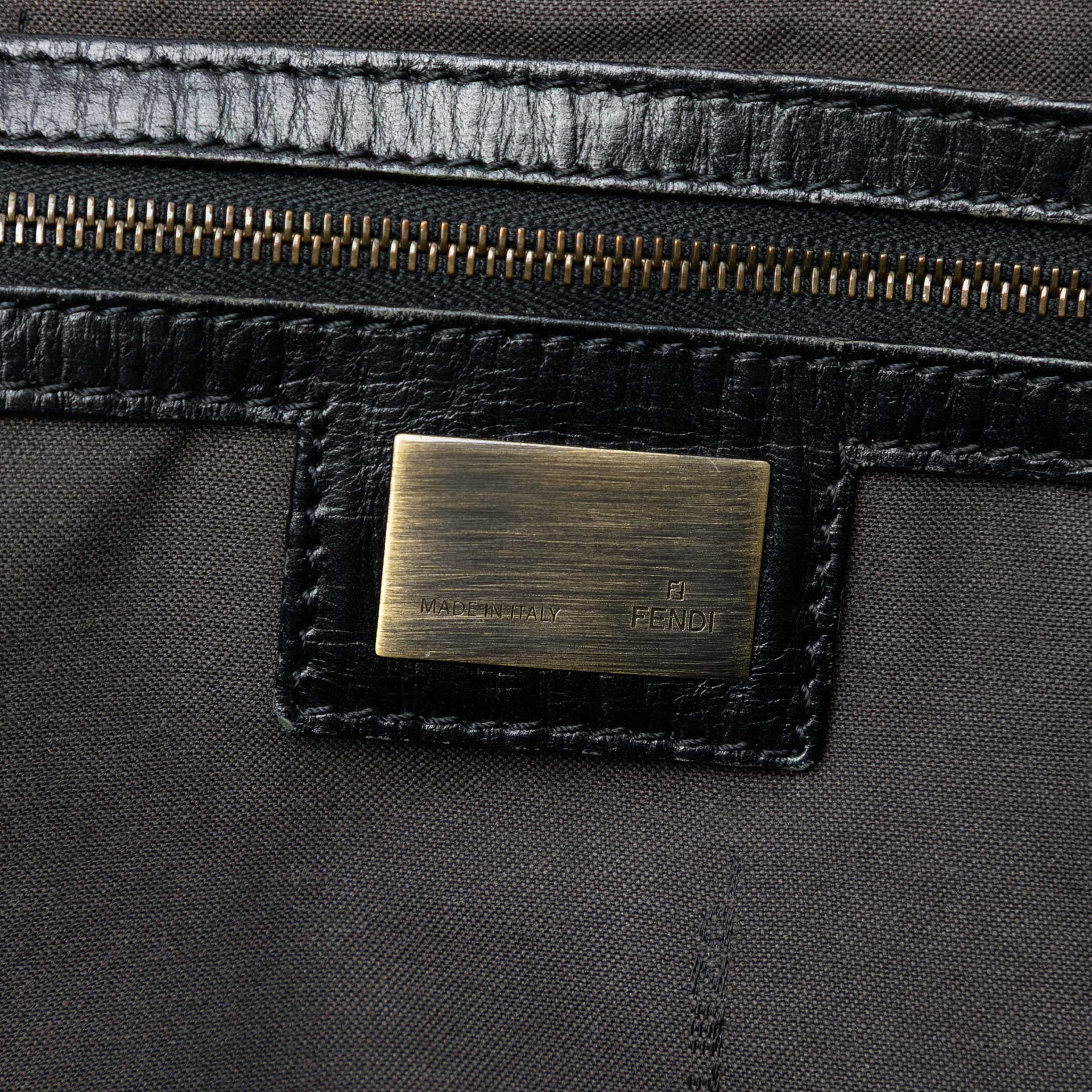 Fendi Medium Zucca Velvet Etniko Du Jour Handbag, från Luxclusif, i färgen black. Klicka för att öppna bilden i stort format