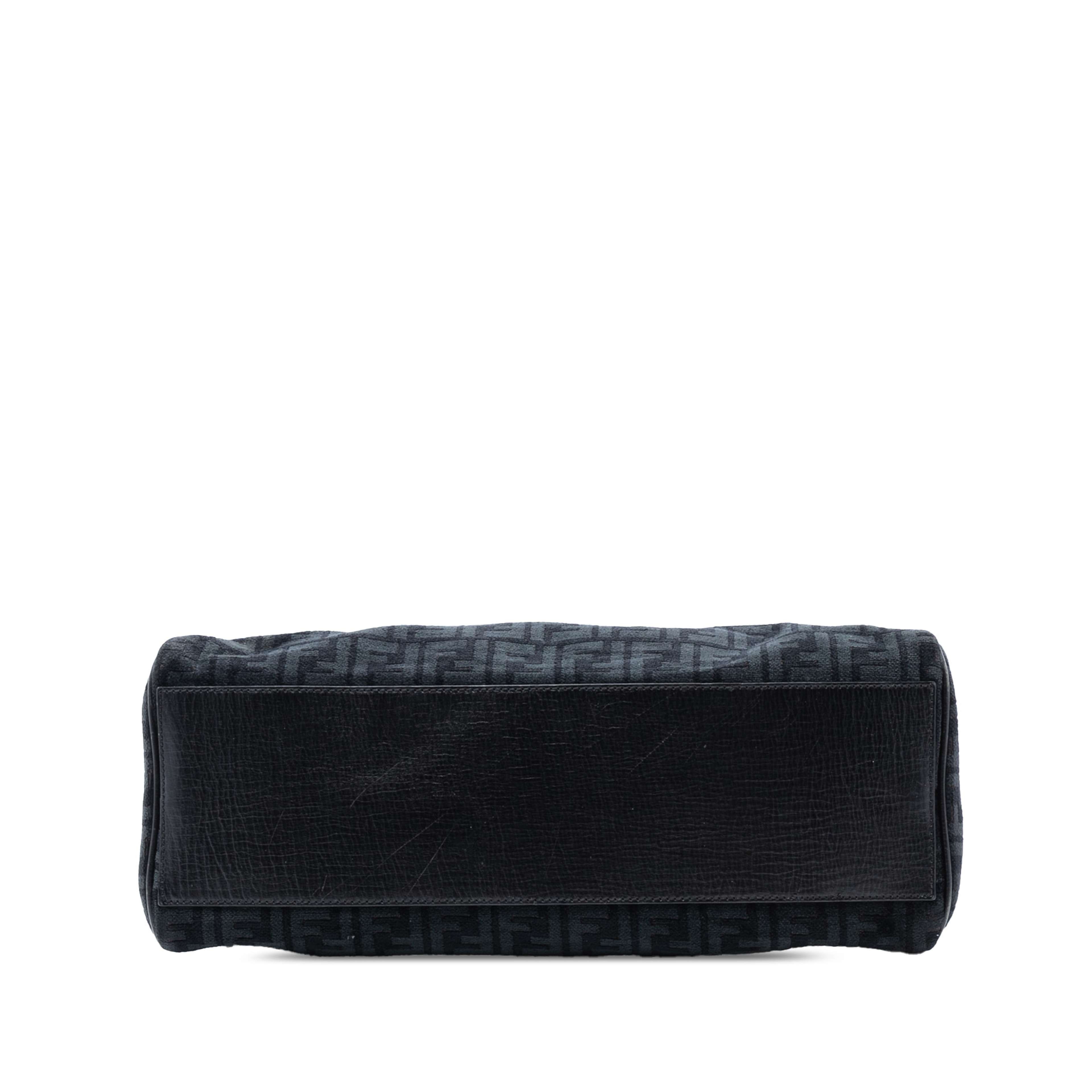 Fendi Medium Zucca Velvet Etniko Du Jour Handbag, från Luxclusif, i färgen black. Klicka för att öppna bilden i stort format