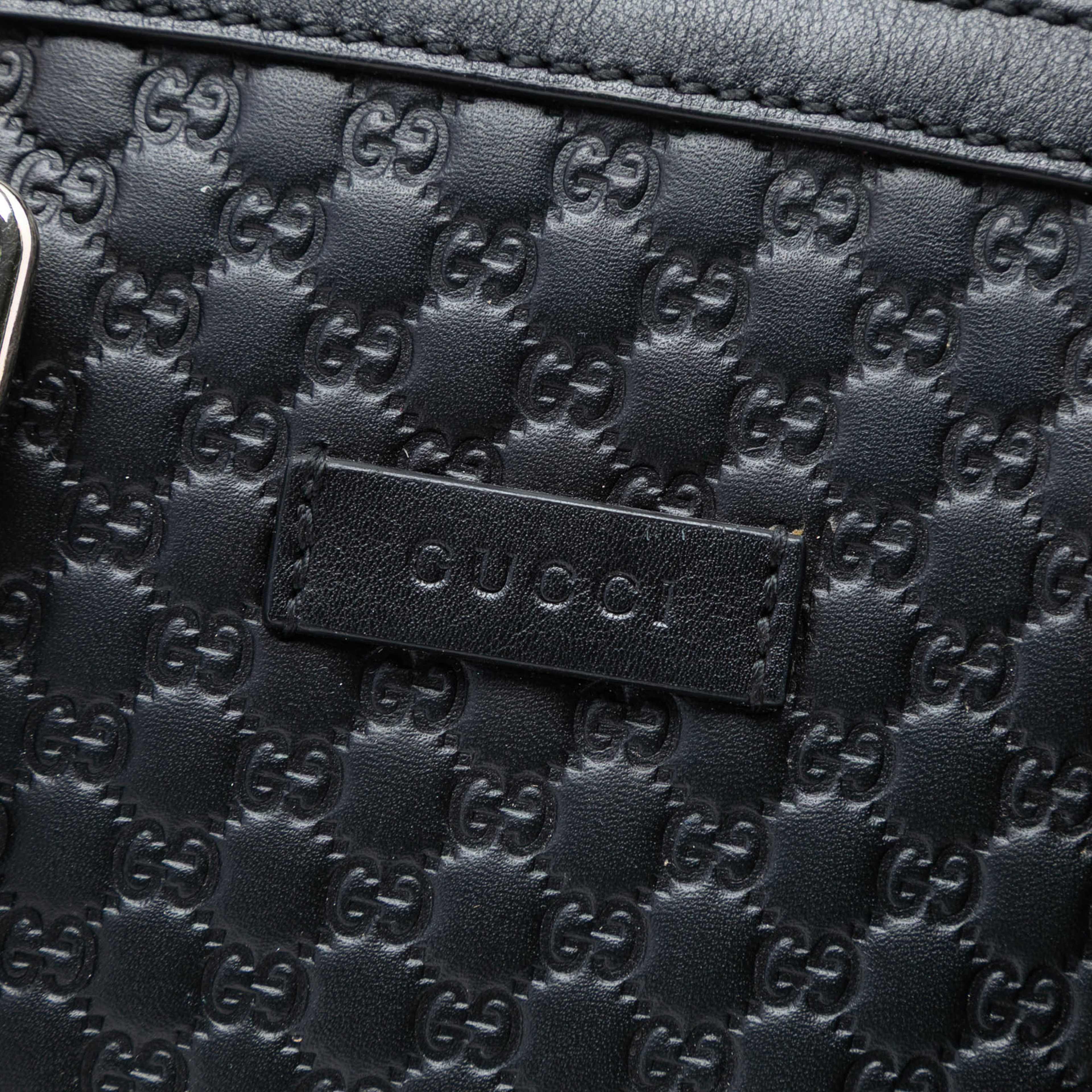 Gucci Mini Microguccissima Dome Satchel, från Luxclusif, i färgen black. Klicka för att öppna bilden i stort format