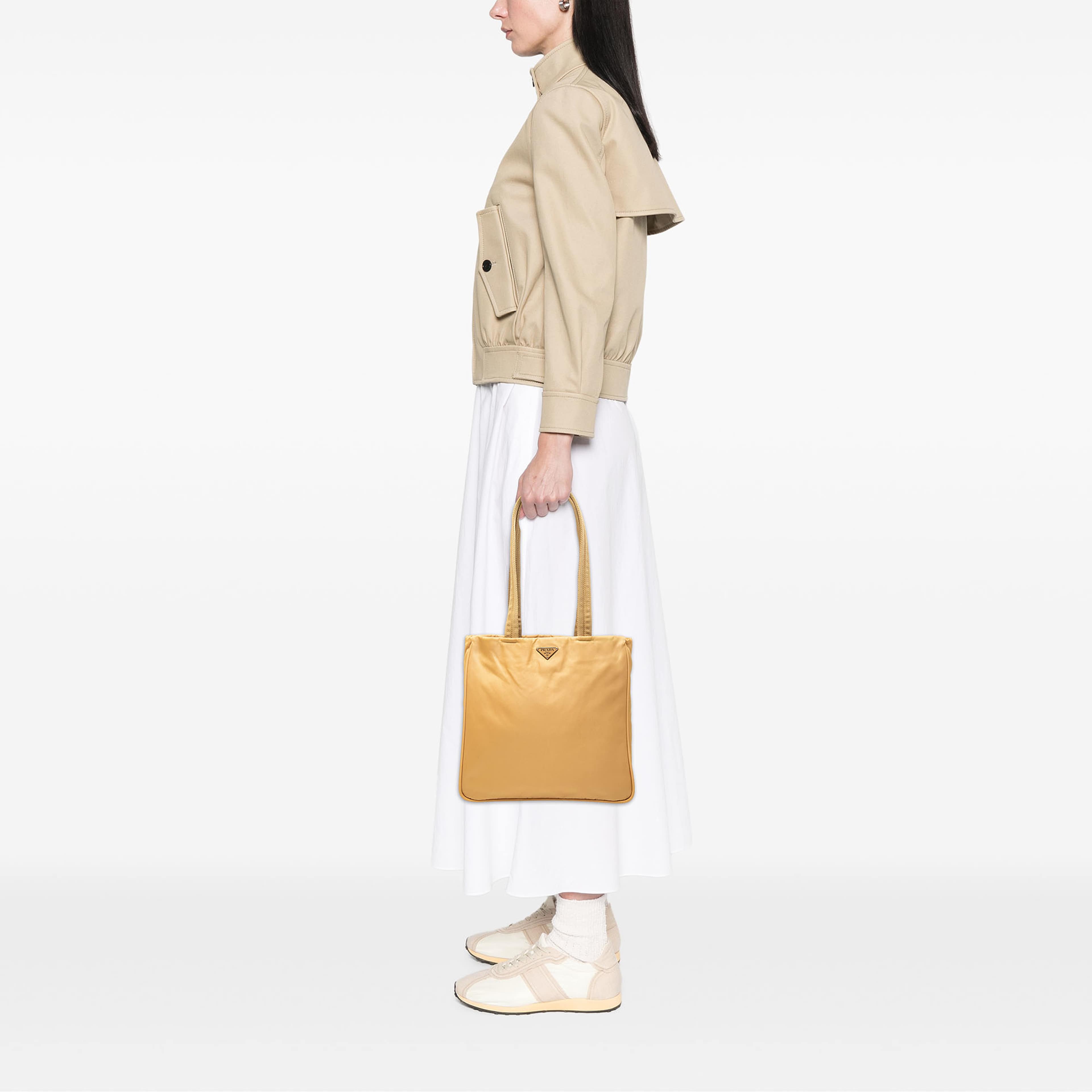 Prada Tessuto Tote, från Luxclusif, i färgen brun. Klicka för att öppna bilden i stort format