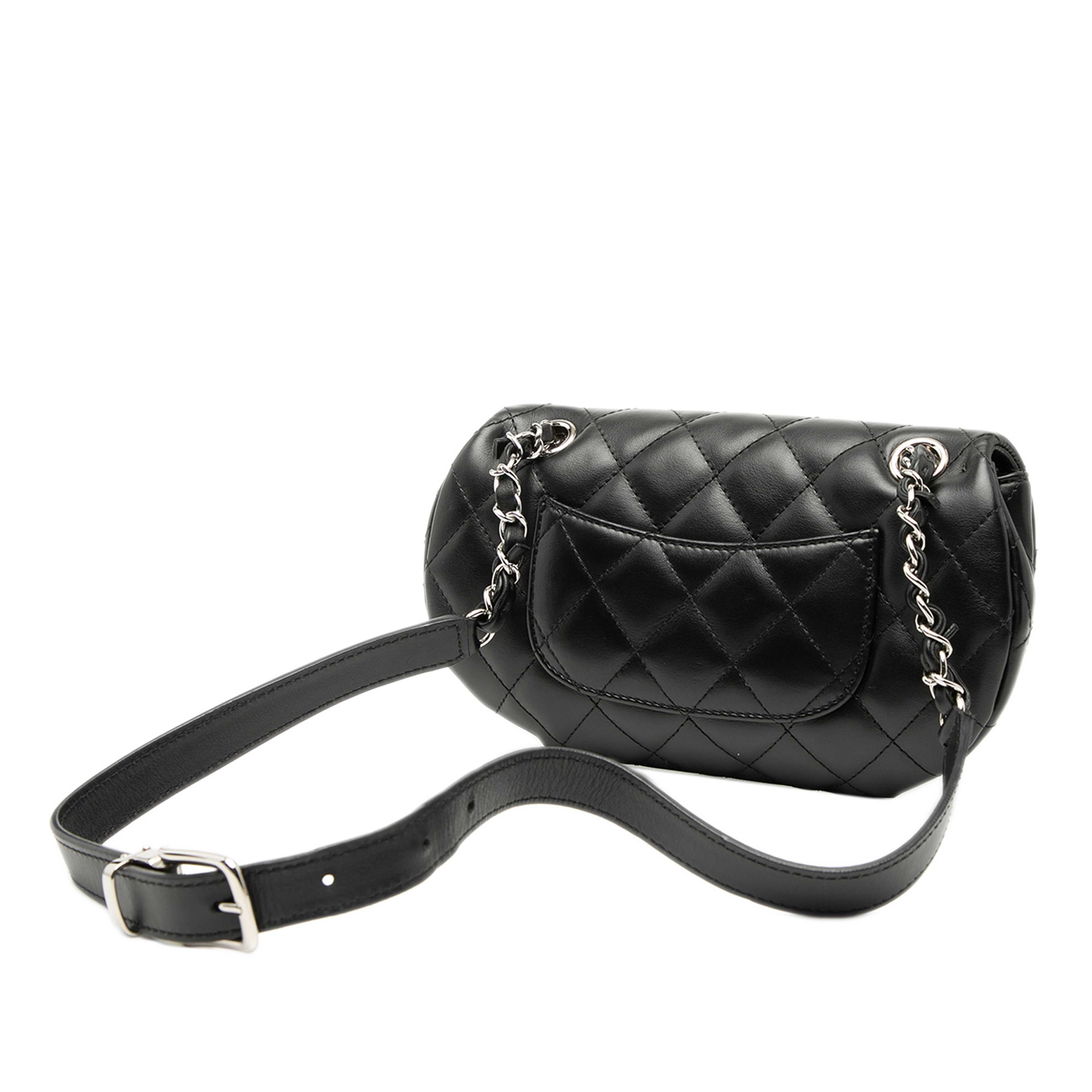 Chanel Cc Quilted Calfskin Uniform Flap Belt Bag, från Luxclusif, i färgen black. Klicka för att öppna bilden i stort format