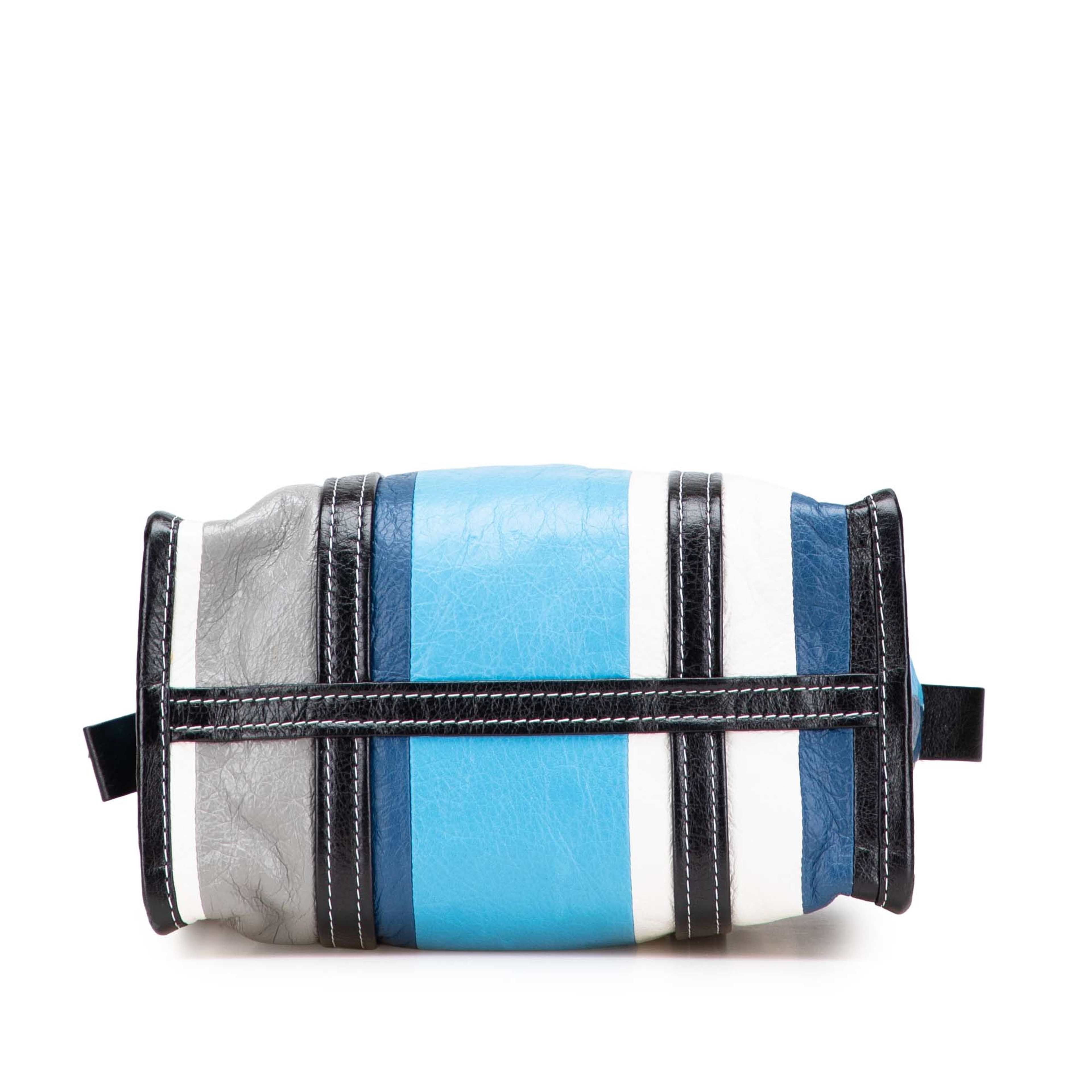 Balenciaga S Lambskin Bazar Shopper Satchel, från Luxclusif, i färgen aqua. Klicka för att öppna bilden i stort format
