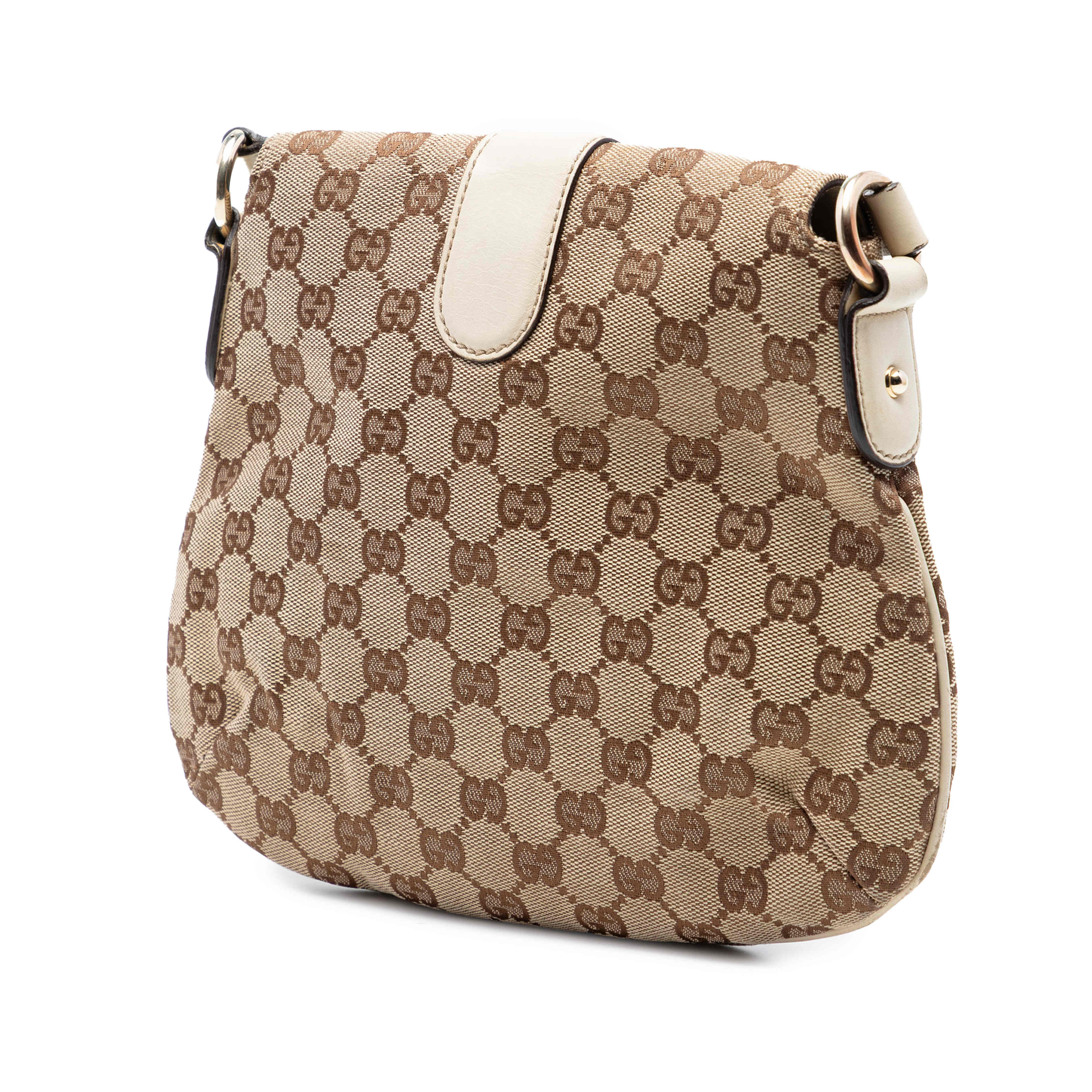 Gucci Gg Canvas Horsebit Shoulder Bag, från Luxclusif, i färgen vit. Klicka för att öppna bilden i stort format