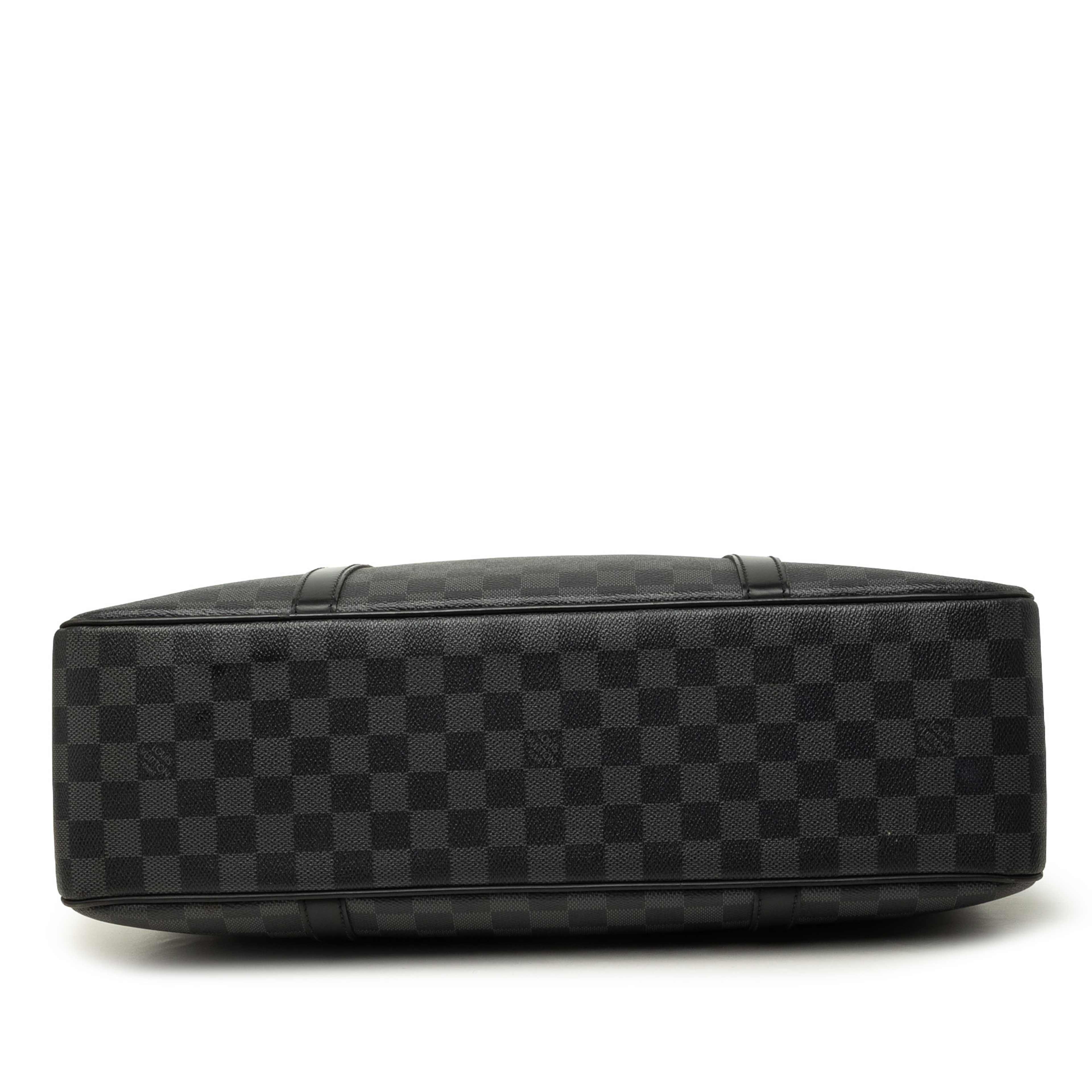 Louis Vuitton Damier Graphite Jorn, från Luxclusif, i färgen svart. Klicka för att öppna bilden i stort format