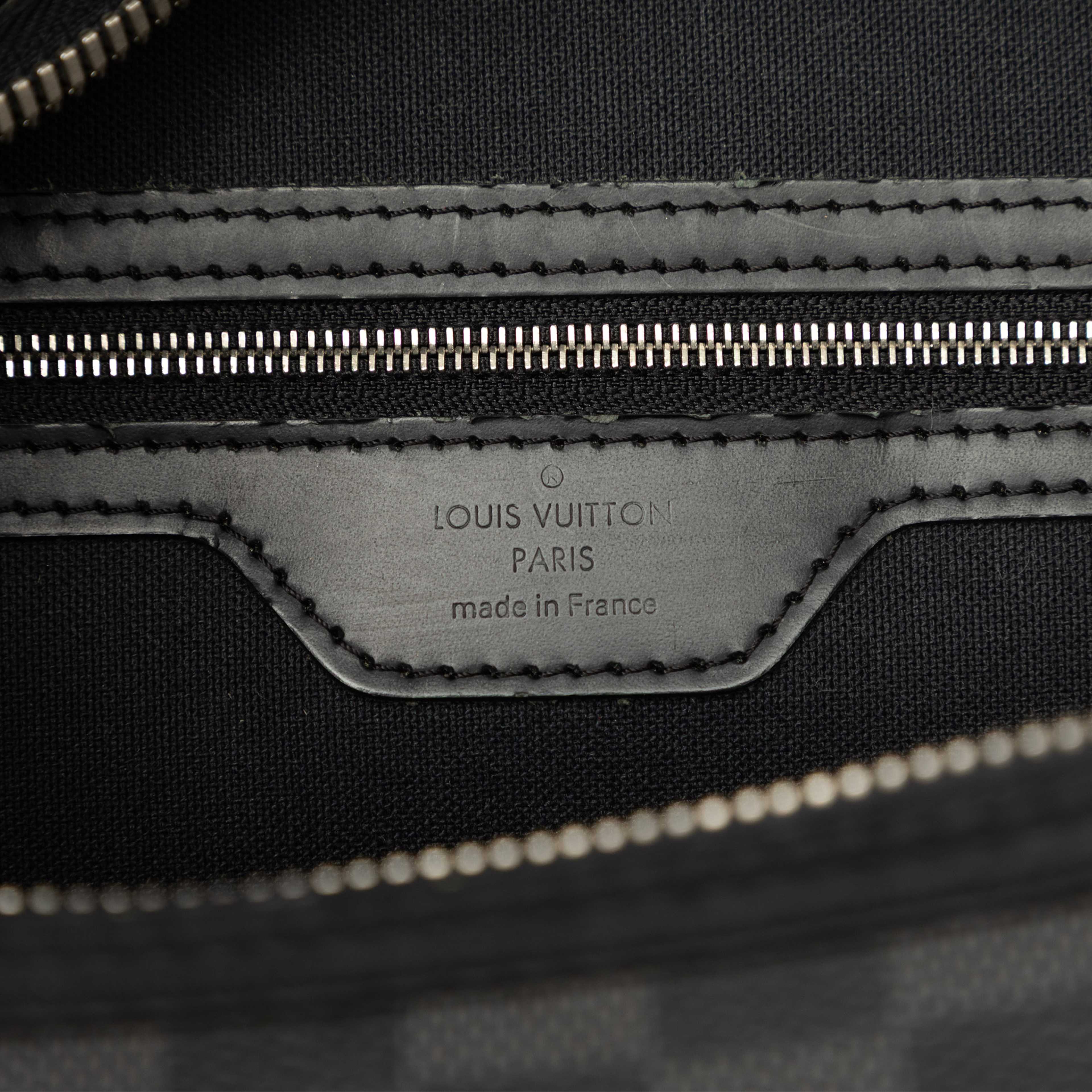 Louis Vuitton Damier Graphite Jorn, från Luxclusif, i färgen svart. Klicka för att öppna bilden i stort format