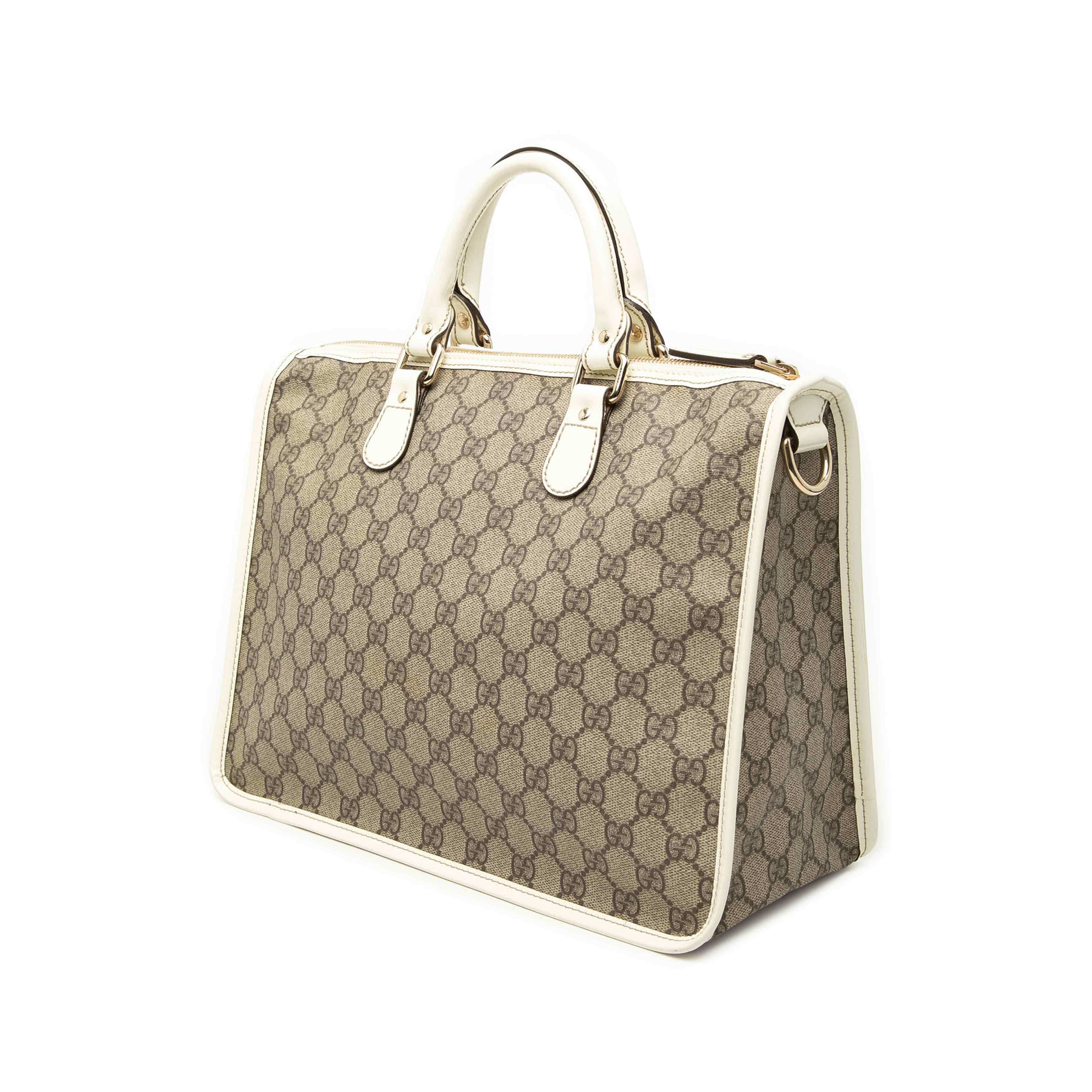 Gucci Gg Supreme Satchel, från Luxclusif, i färgen vit. Klicka för att öppna bilden i stort format
