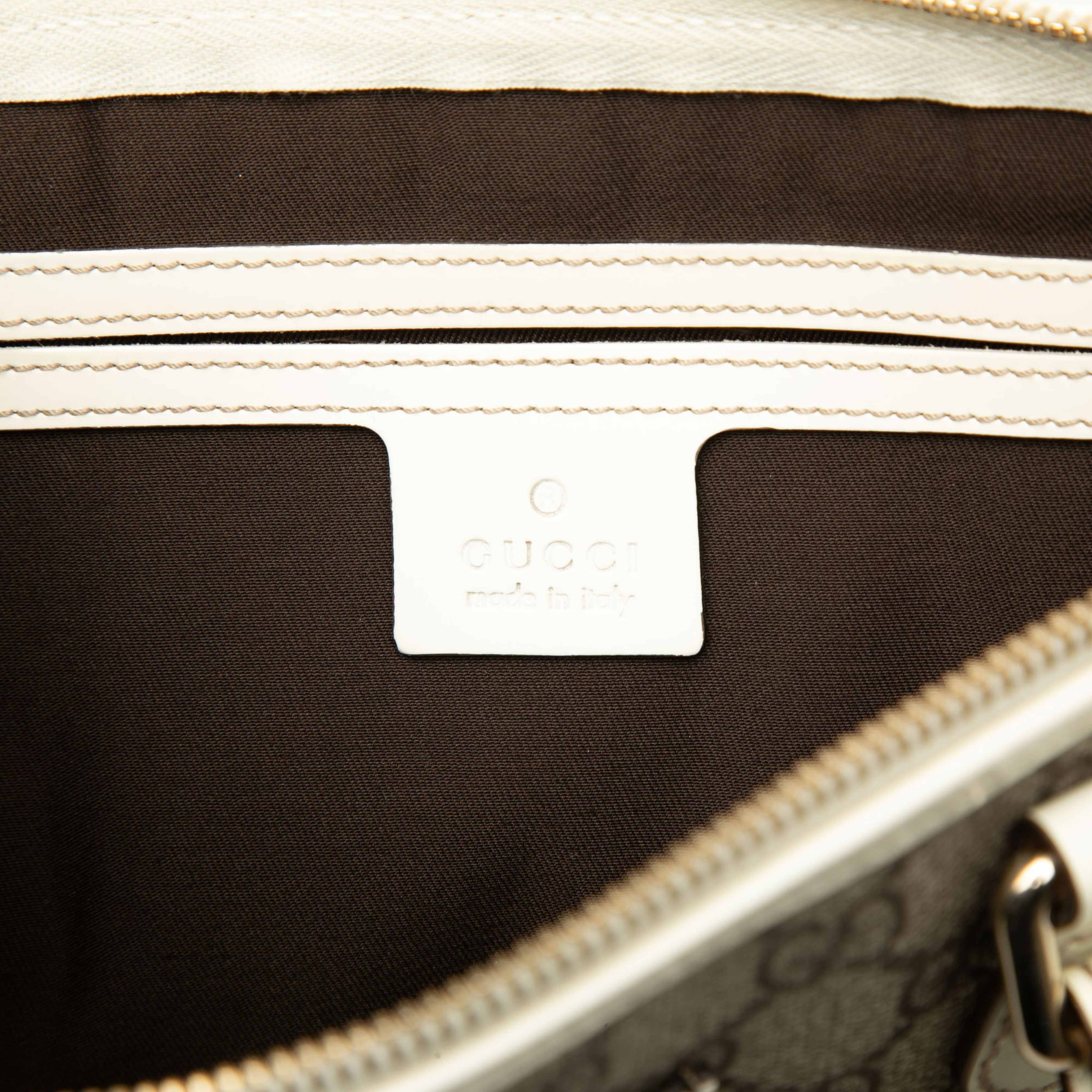 Gucci Gg Supreme Satchel, från Luxclusif, i färgen vit. Klicka för att öppna bilden i stort format